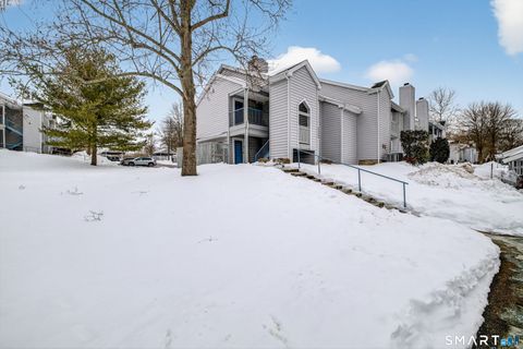 Photo of 74 Crown Knoll Court #APT 162, Groton, CT 06340 (MLS # 24153799)