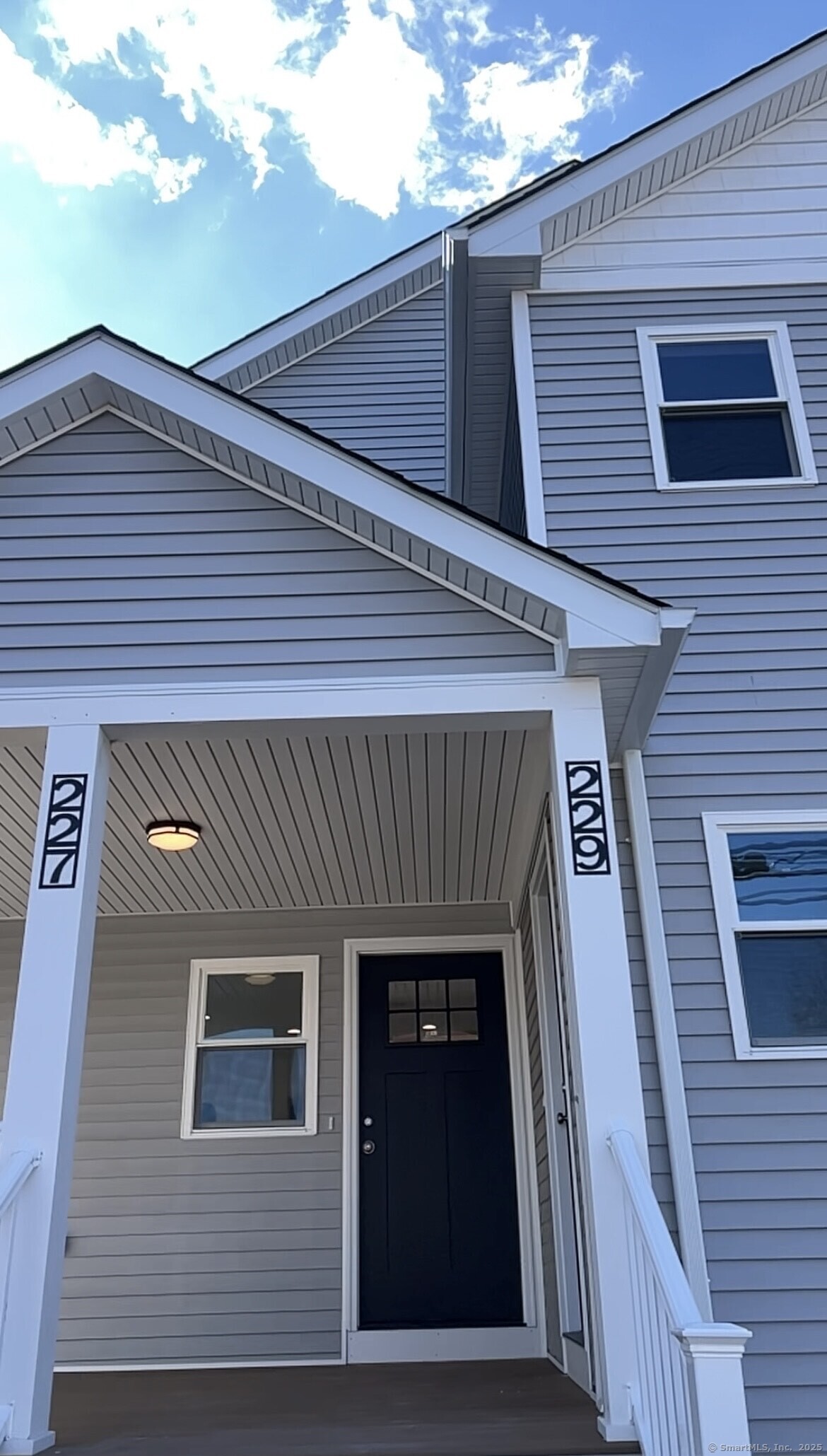 Rental Property at Laurel Avenue 2, Bridgeport, Connecticut - Bedrooms: 3 
Bathrooms: 2 
Rooms: 7  - $3,000 MO.