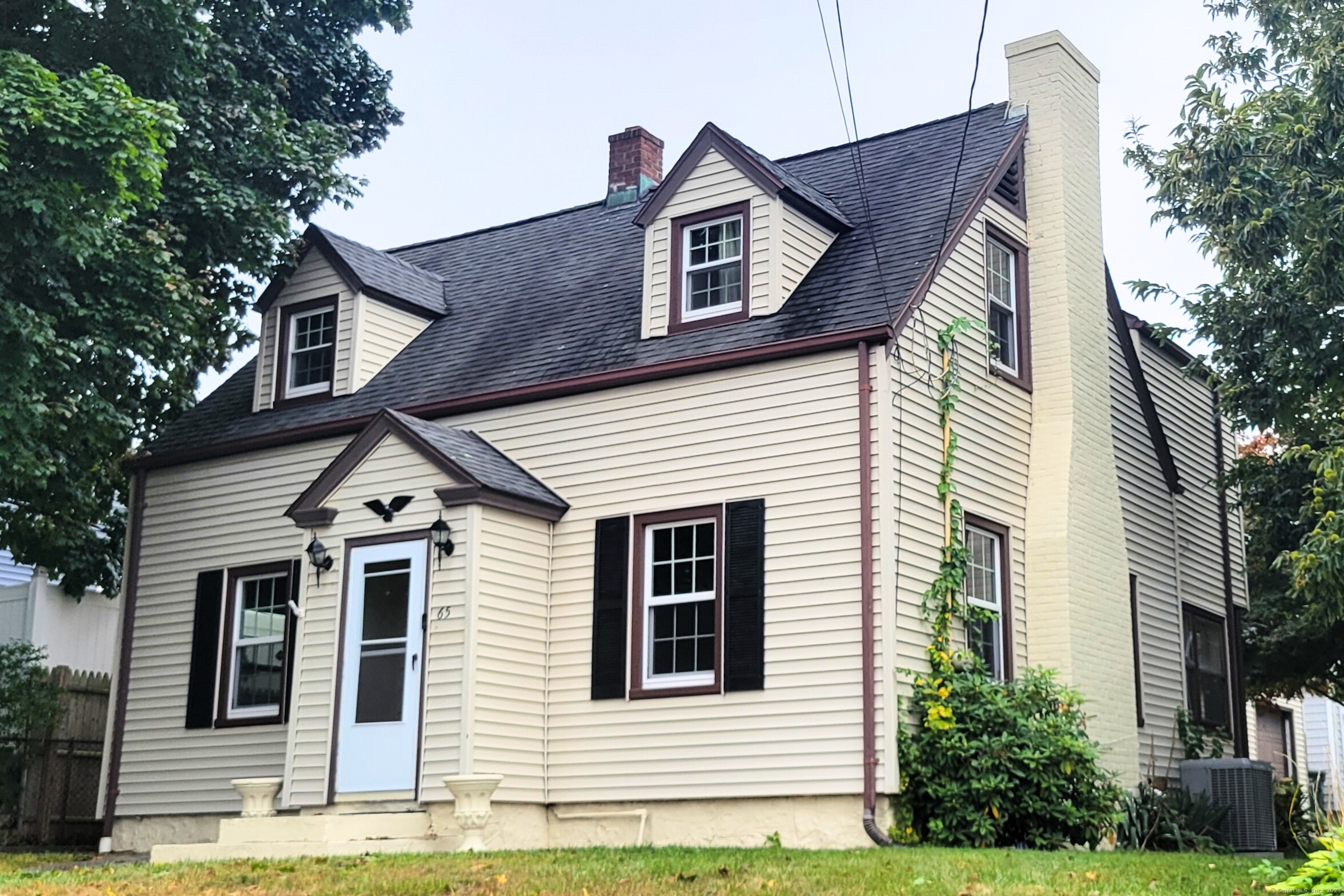 Rental Property at 65 Cornhill Street, Bridgeport, Connecticut - Bedrooms: 3 
Bathrooms: 2 
Rooms: 5  - $3,000 MO.