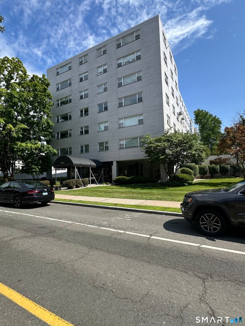 Photo of 887 Farmington Avenue #2I, West Hartford, CT 06119 (MLS # 24193795)