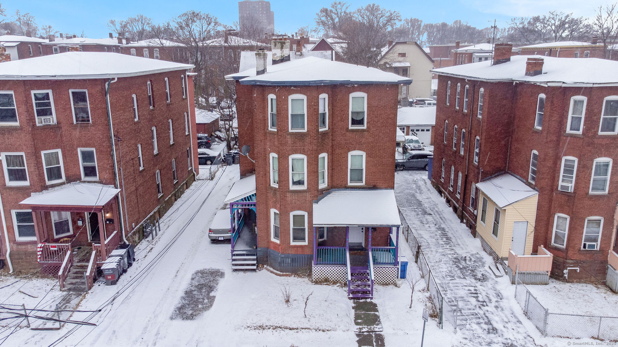 Babcock Street, Hartford, Connecticut - 16 Bedrooms  
5 Bathrooms  
26 Rooms - 