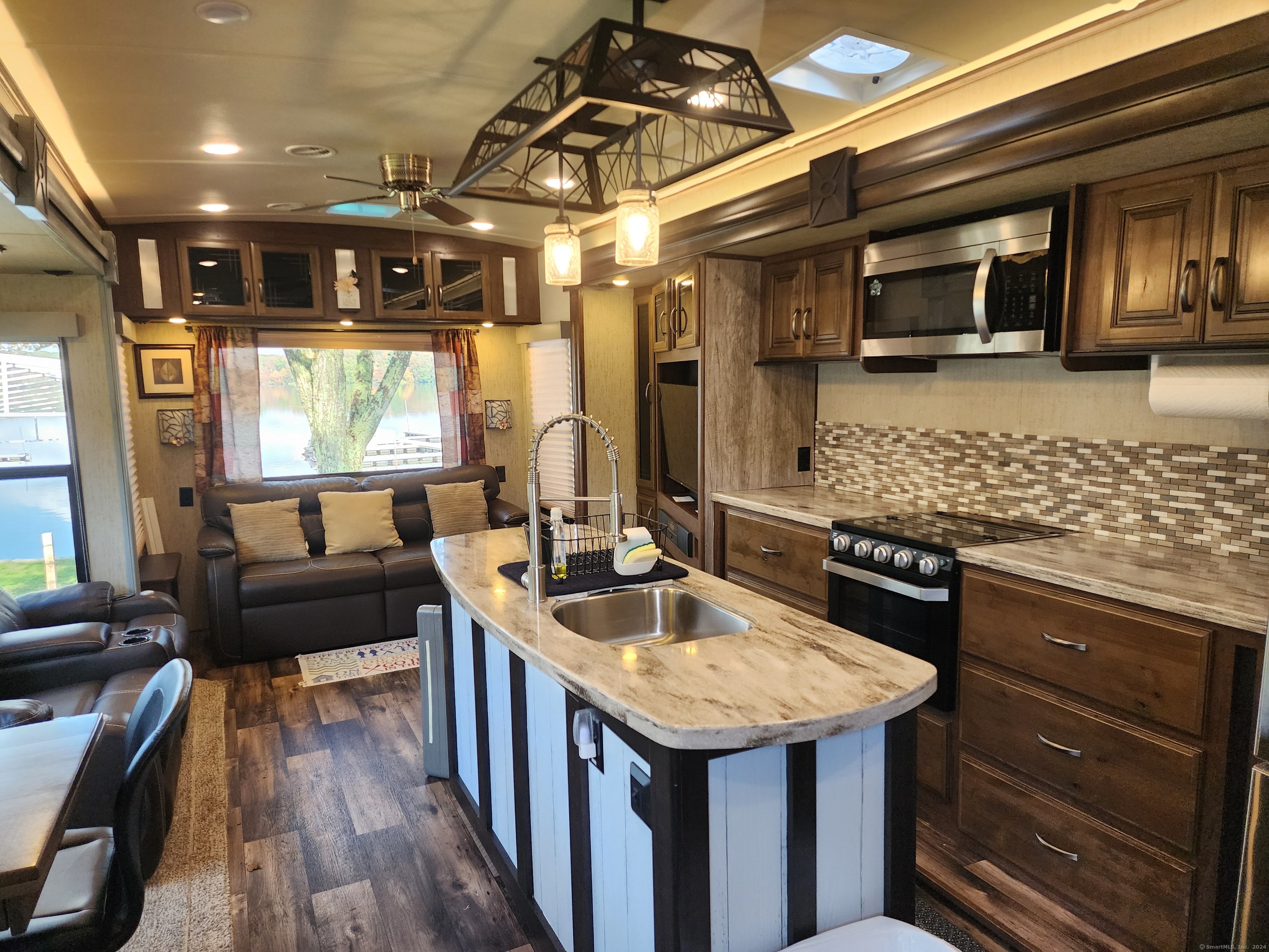 262 L 45 Shetucket Turnpike