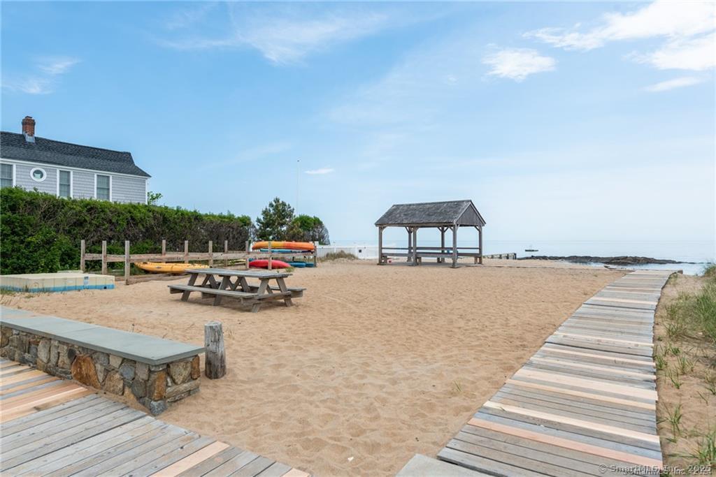 147 Overshores Drive West