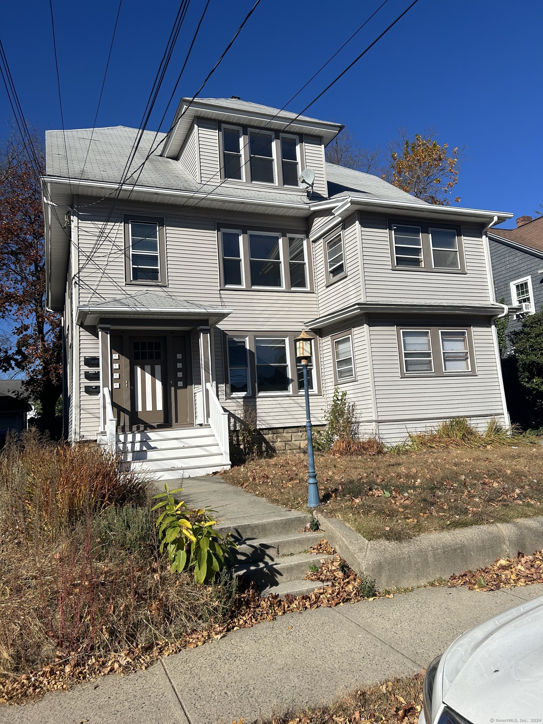 6870 Woodland Avenue, Bridgeport, Connecticut - 3 Bedrooms  
1 Bathrooms  
7 Rooms - 