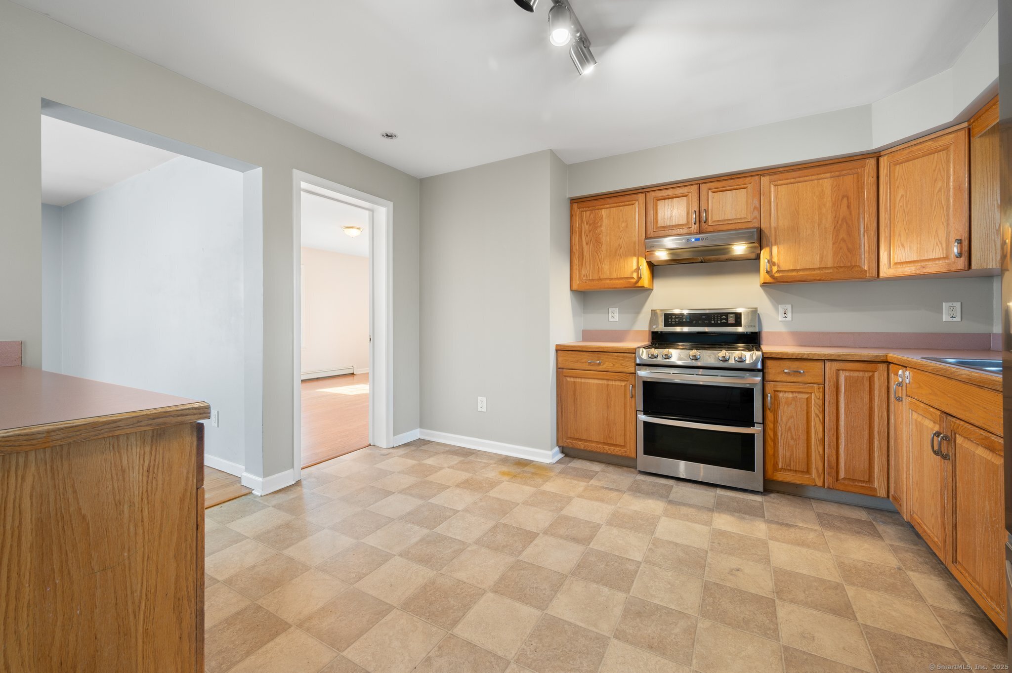 4 Oakwood Road, East Lyme, Connecticut image 13