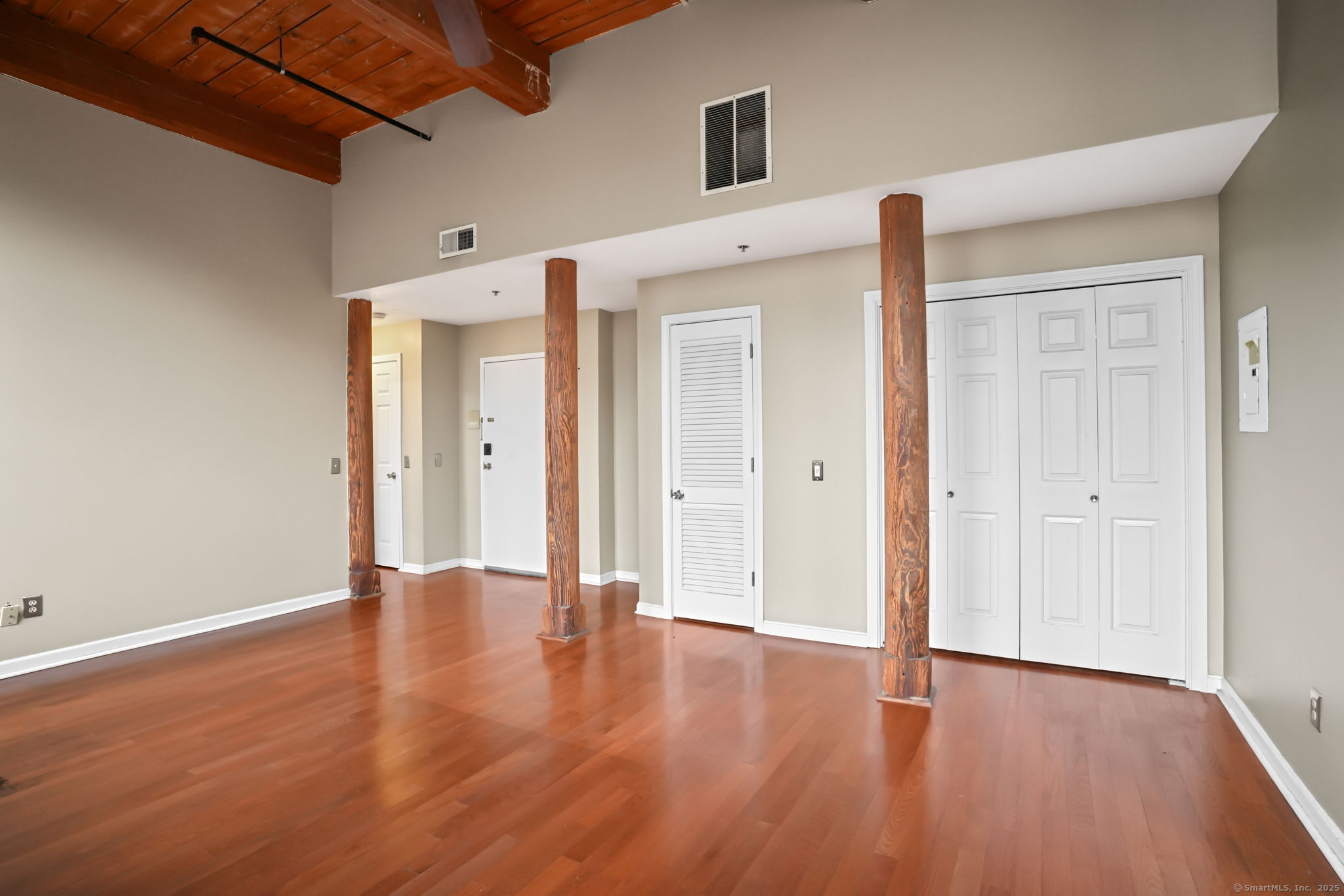 16 Vernon Avenue APT 21