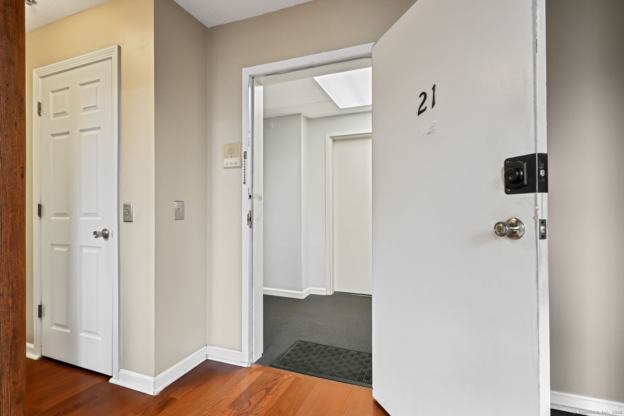16 Vernon Avenue APT 21
