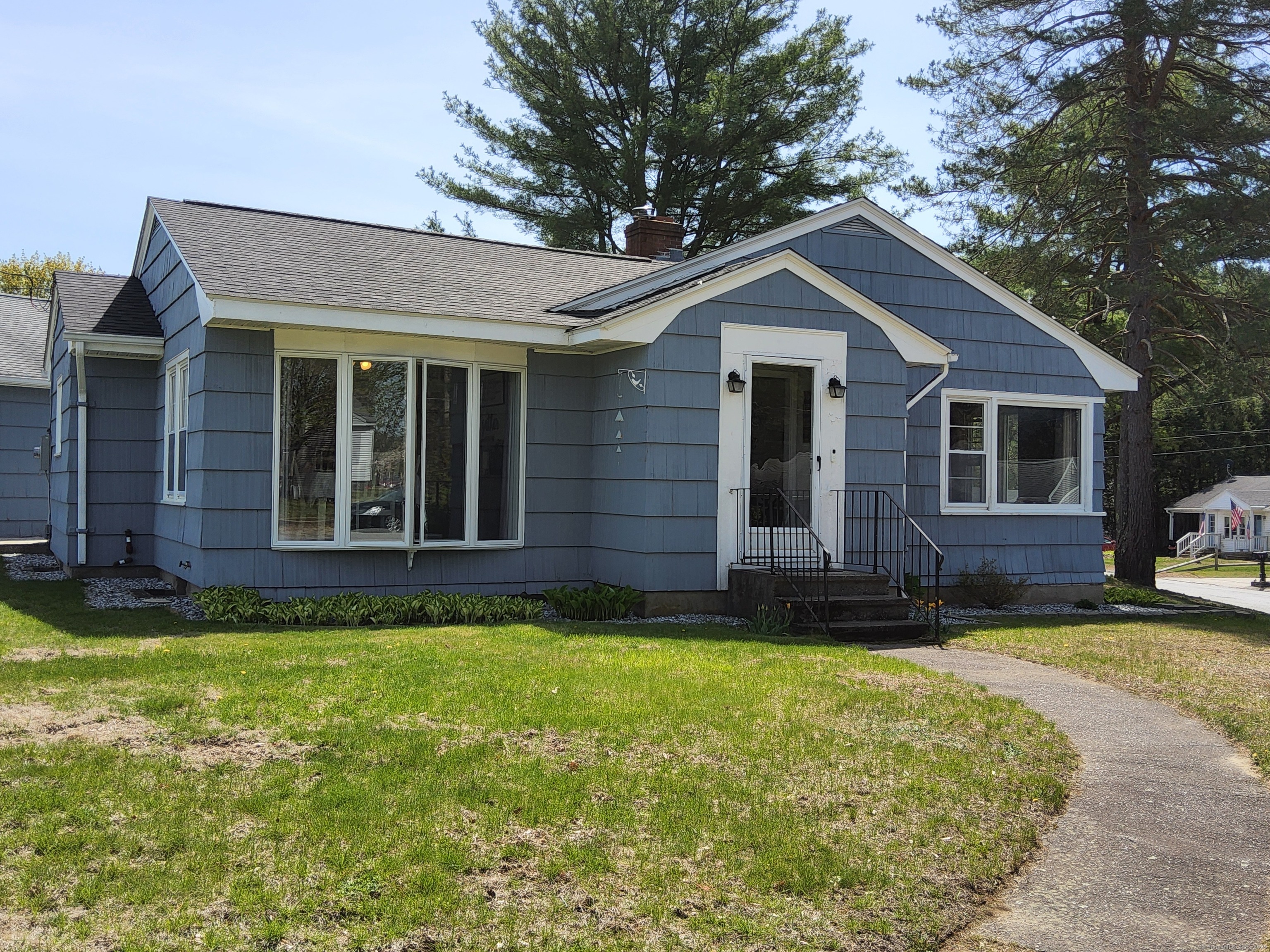 Property for Sale at Elaine Street, Thompson, Connecticut - Bedrooms: 3 
Bathrooms: 1 
Rooms: 7  - $374,900