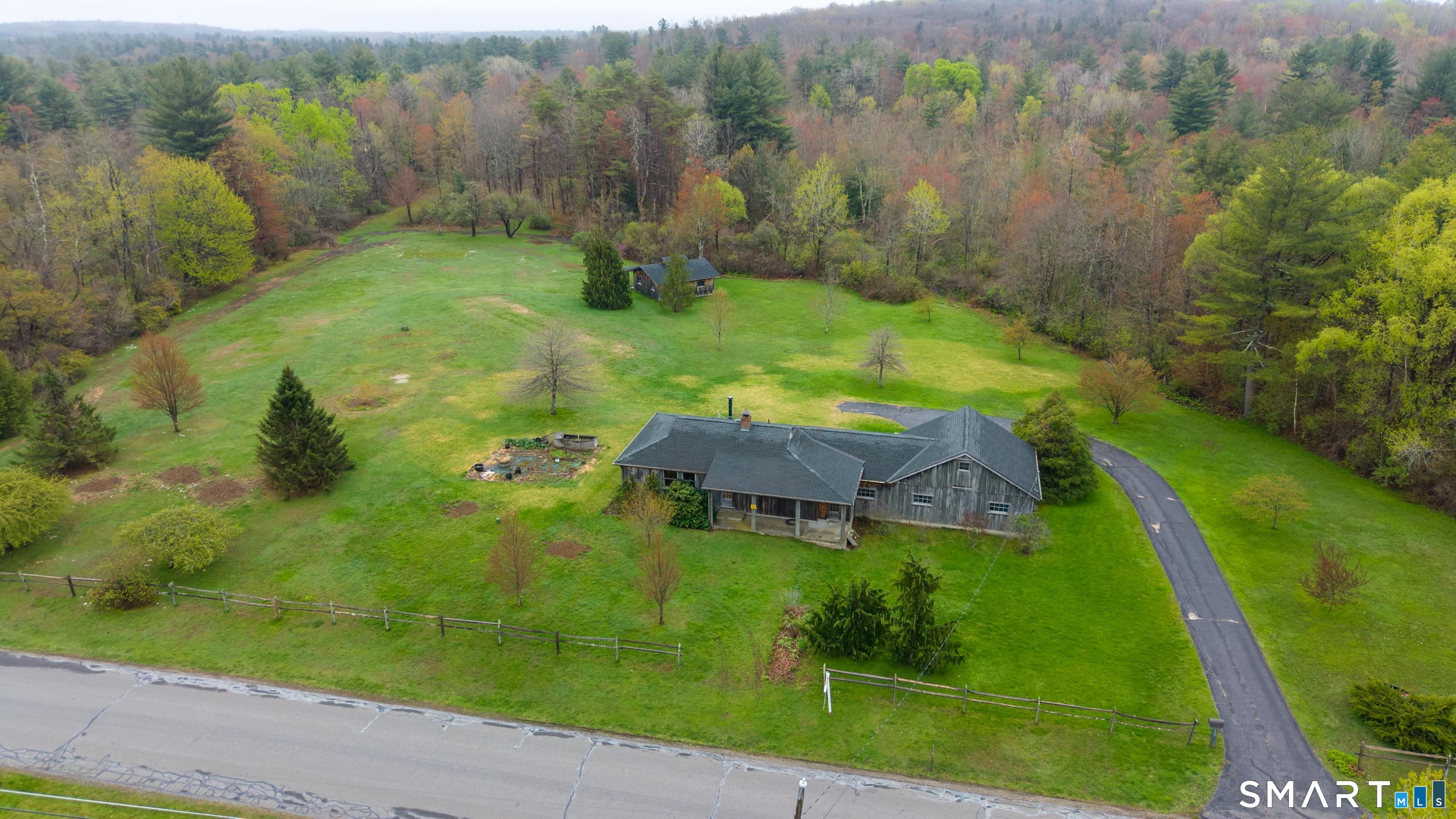 139 West Side Road