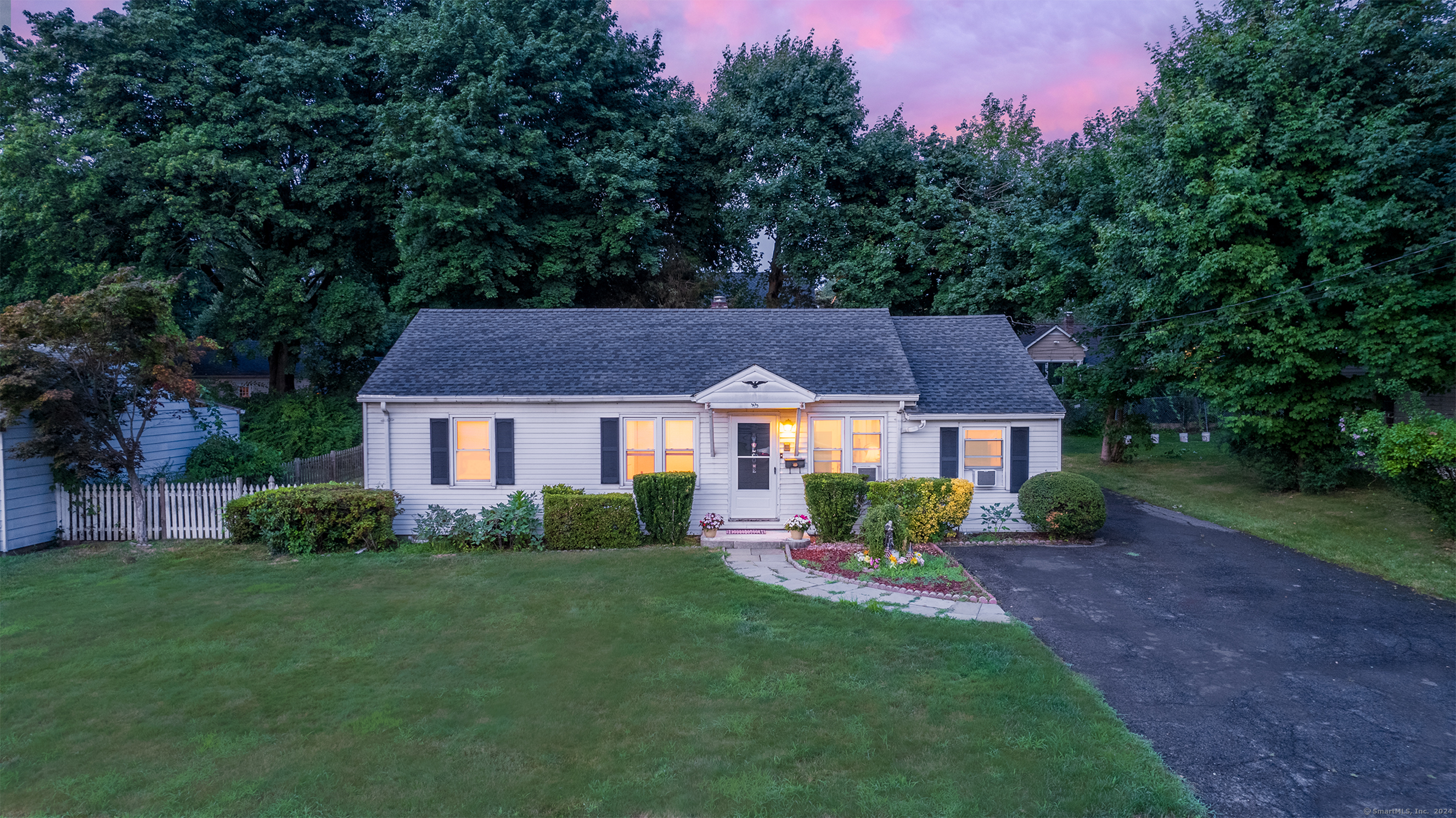 Property for Sale at 43 Sutton Drive, Stamford, Connecticut - Bedrooms: 3 
Bathrooms: 1 
Rooms: 6  - $525,000