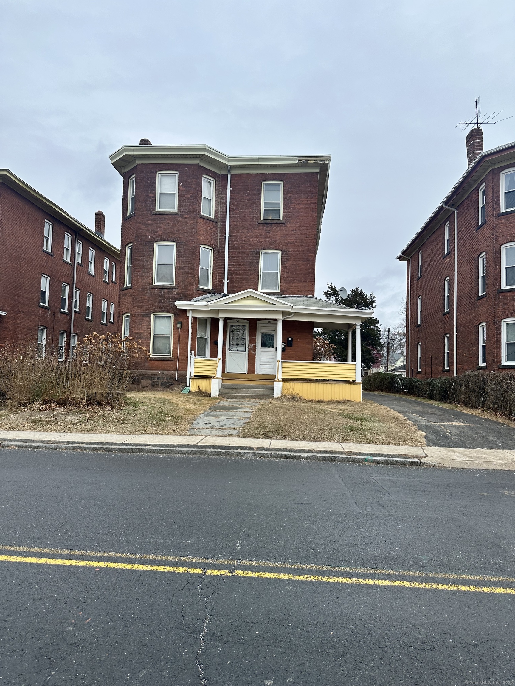 Sisson Avenue, Hartford, Connecticut - 9 Bedrooms  
3 Bathrooms  
15 Rooms - 