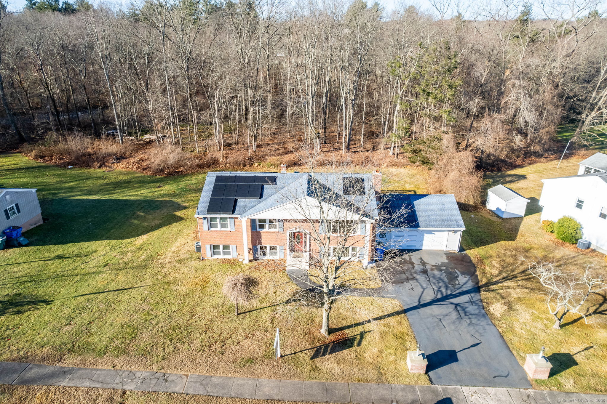 Rolling Ridge Road, Hamden, Connecticut - 4 Bedrooms  
3 Bathrooms  
8 Rooms - 