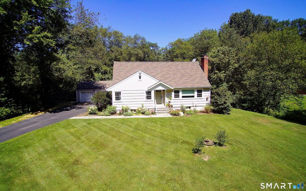 Photo of 18 Head Of Meadow Road, Newtown, CT 06470 (MLS # 24147814)