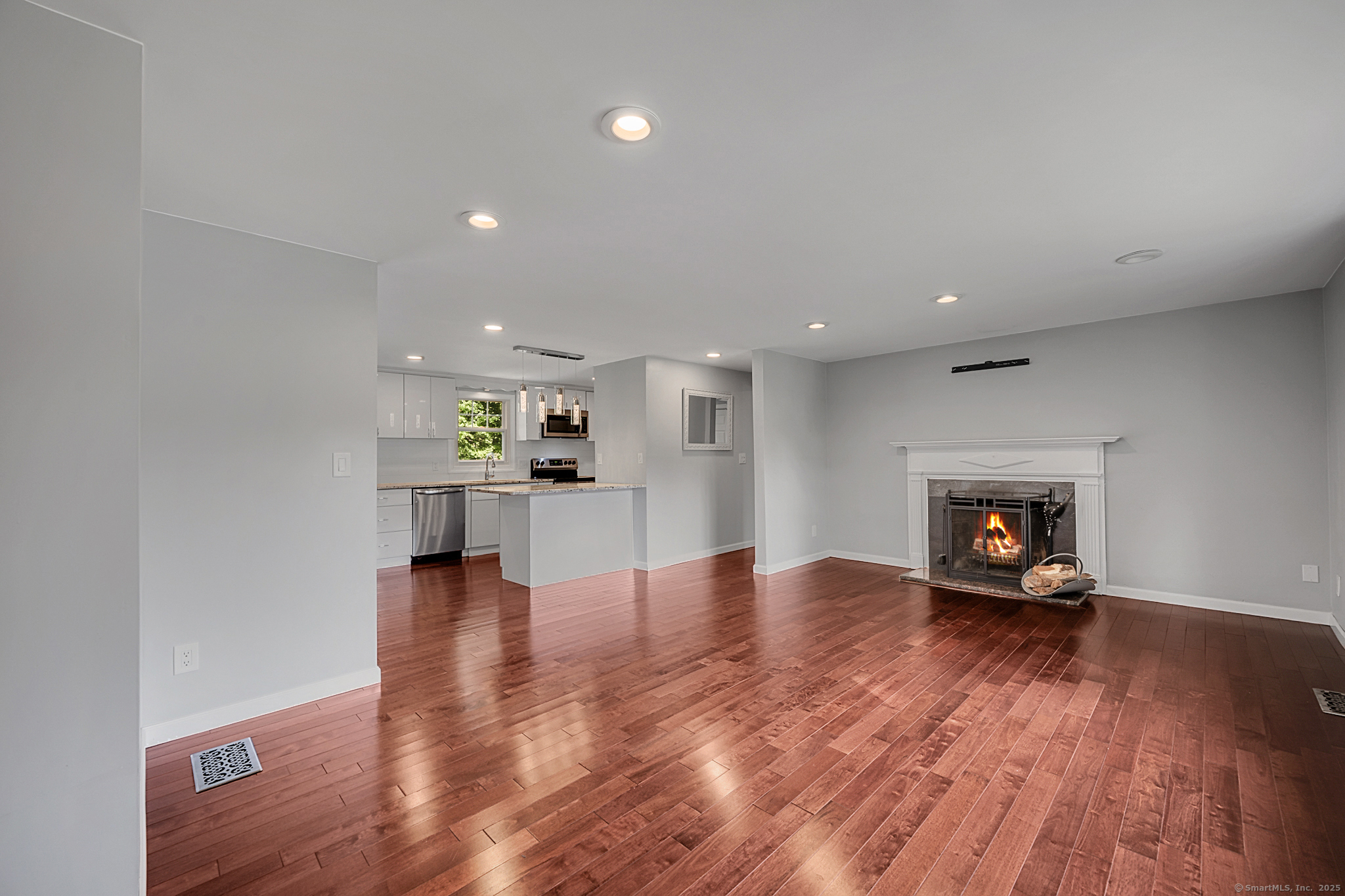 835 Foster St Extension