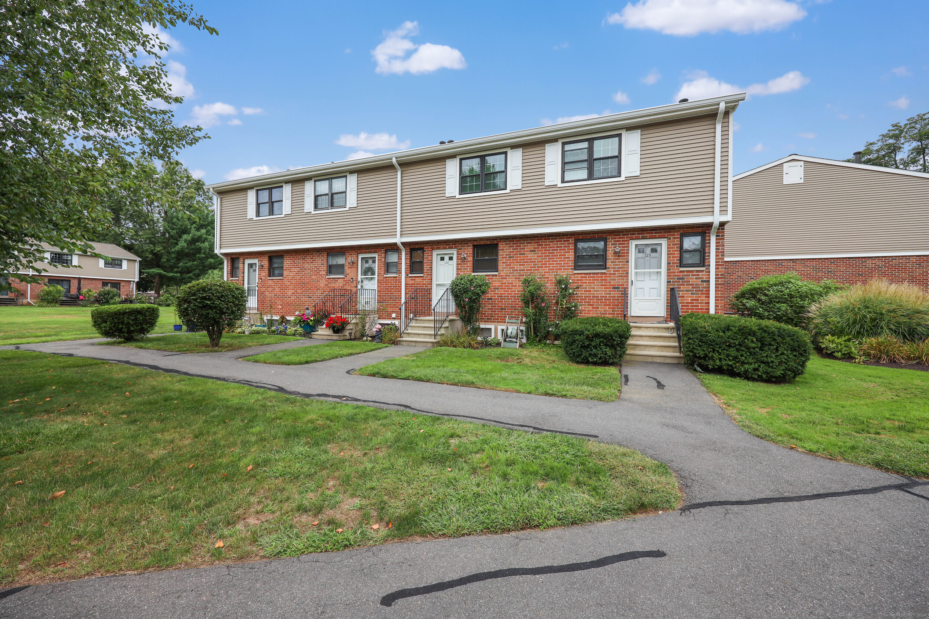 View Newington, CT 06111 townhome