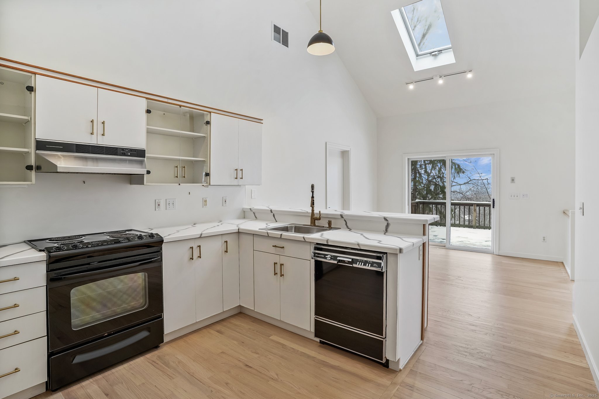 25 Nettleton Court, Shelton, Connecticut image 2