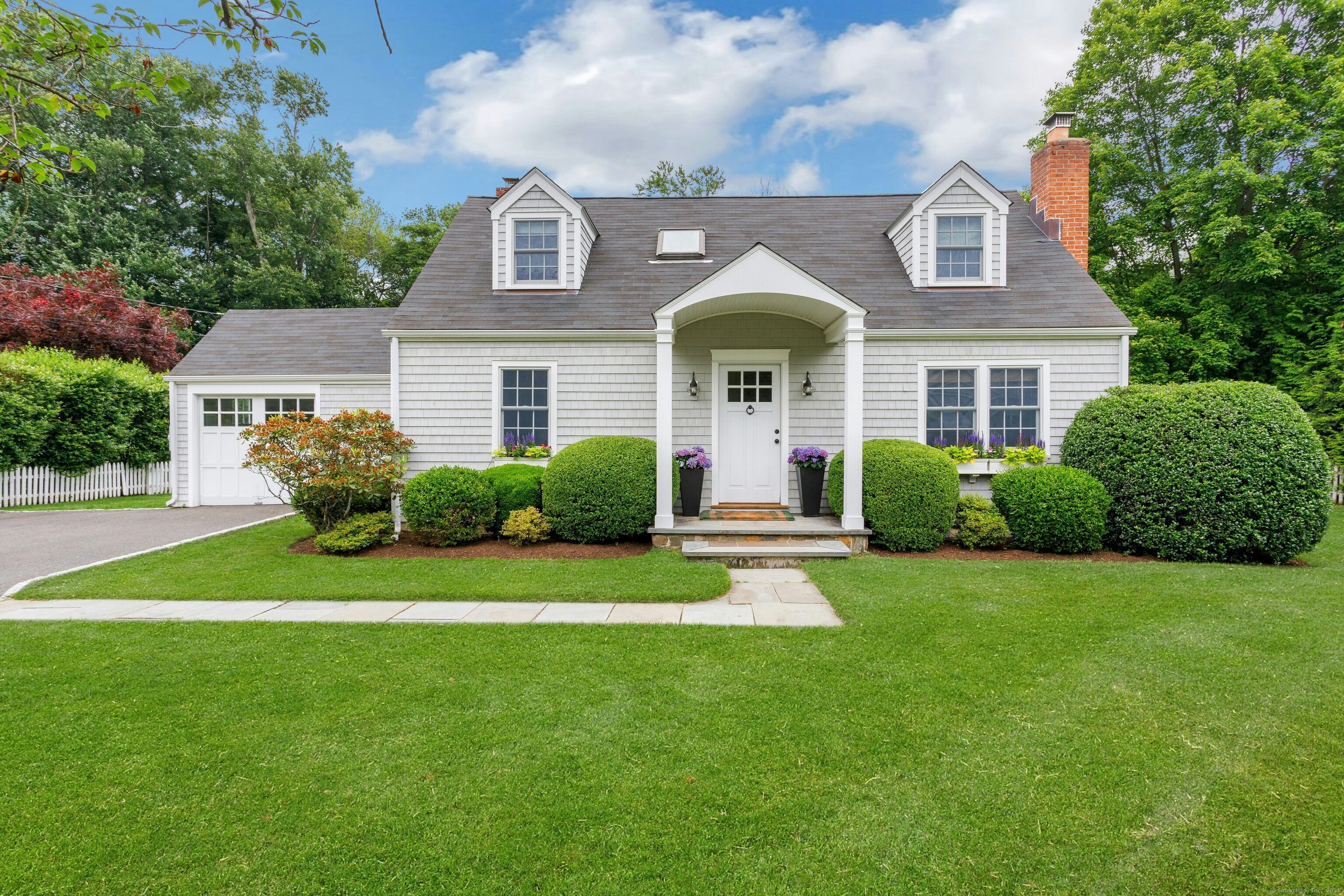 4 Old Stone Road, Darien, Connecticut - 3 Bedrooms  
2 Bathrooms  
7 Rooms - 