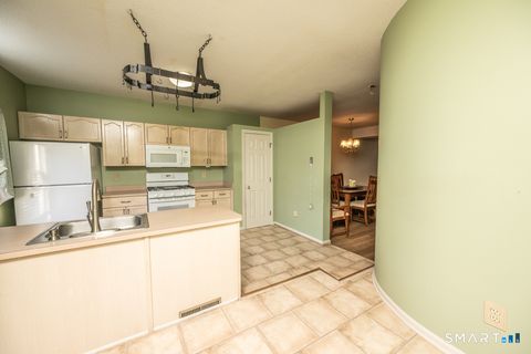 Tiny photo for 565 Newfield Street #APT 34, Middletown, CT 06457 (MLS # 24148043)