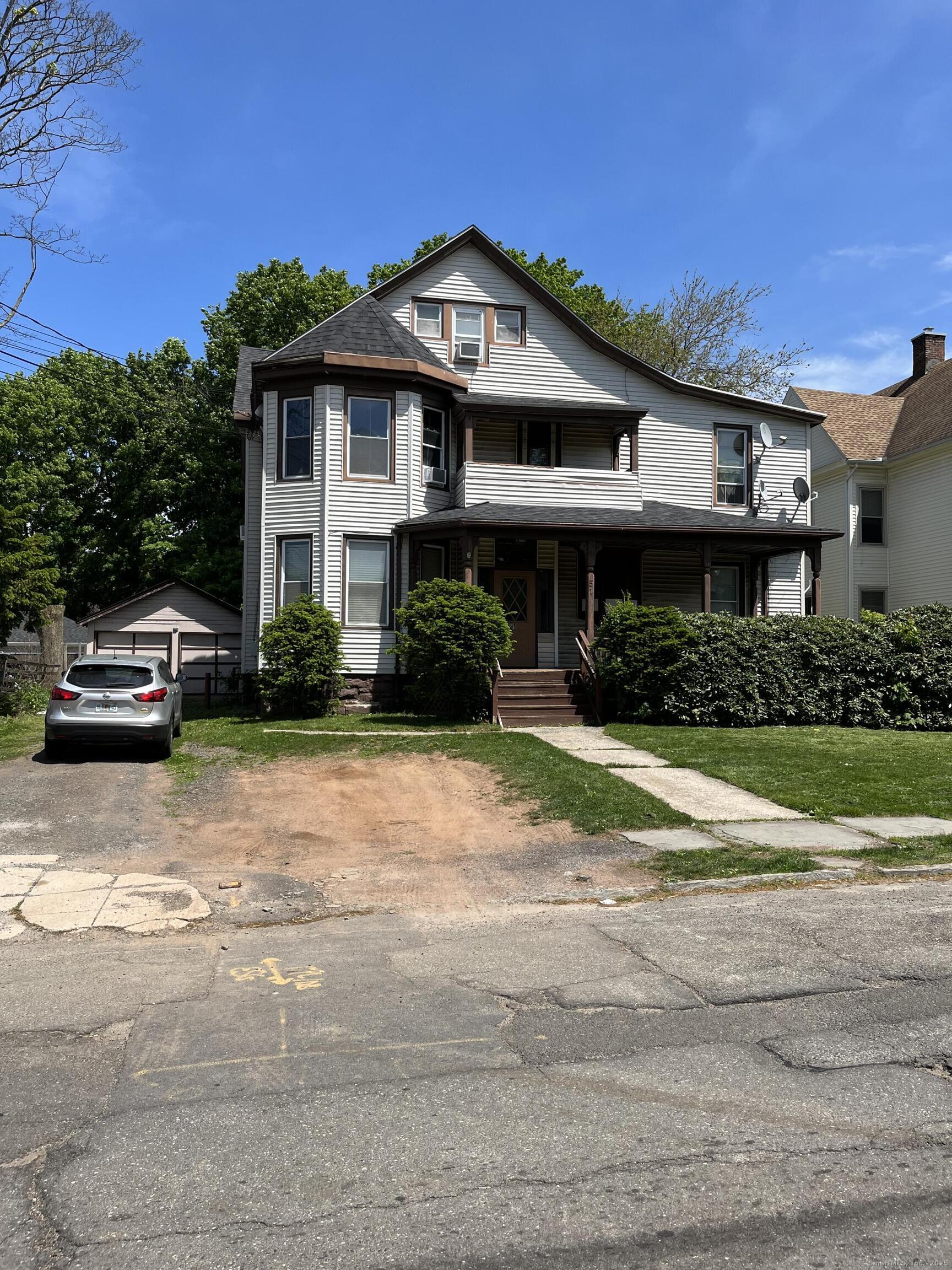 Griswold Street, Meriden, Connecticut - 5 Bedrooms  
5 Bathrooms  
10 Rooms - 