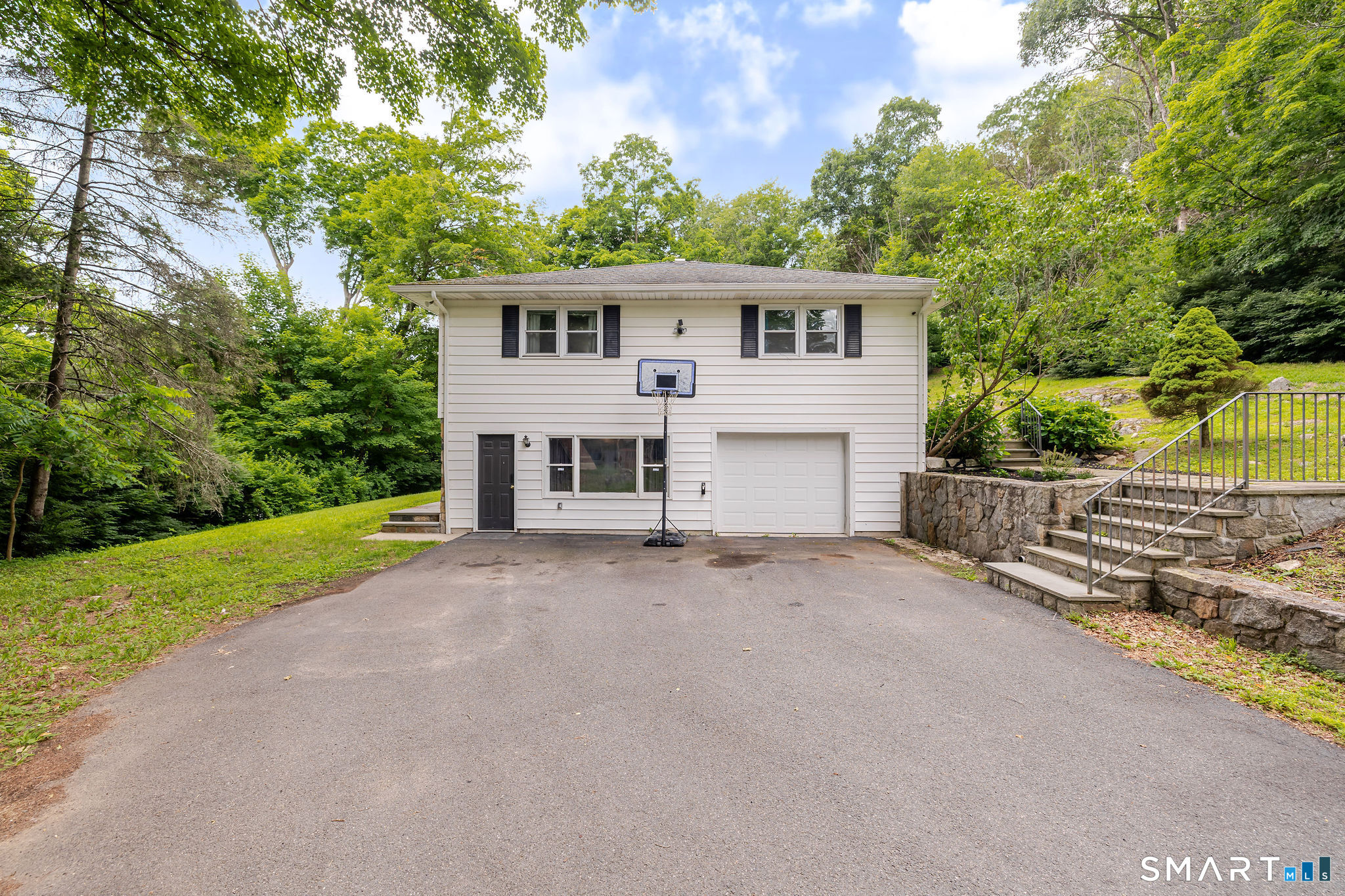 2 Leach Hollow Road