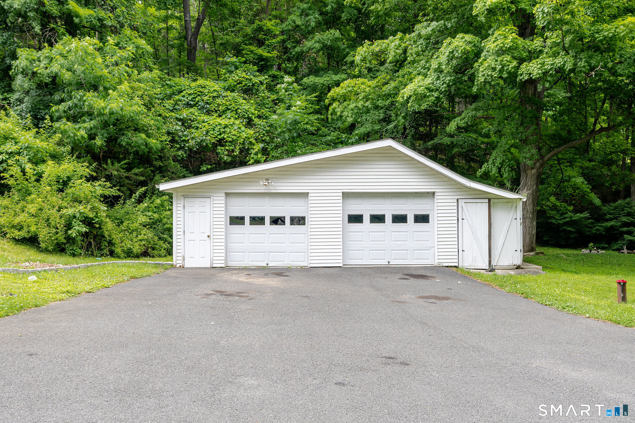 2 Leach Hollow Road