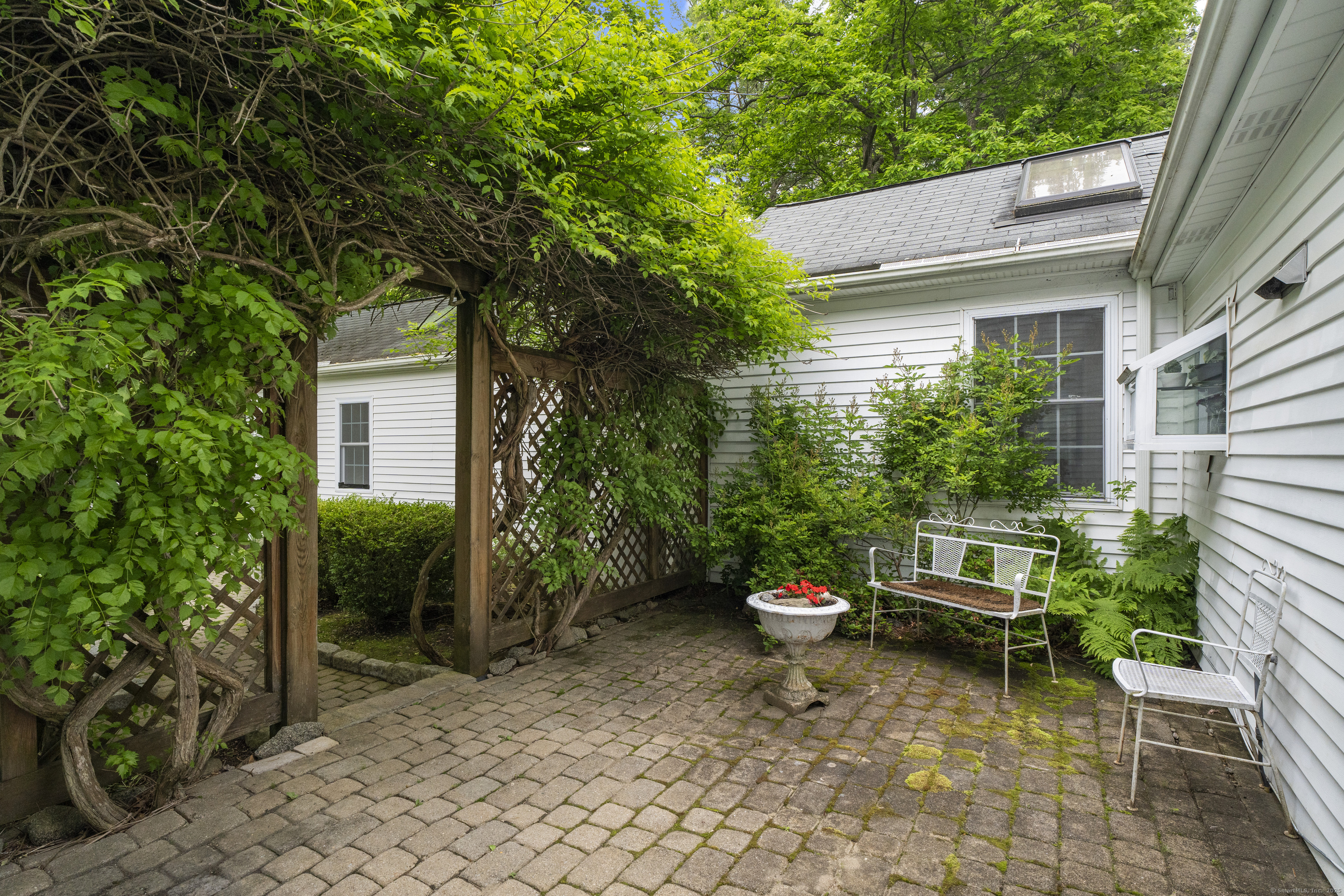 25 Great Hill Road, Newtown, Connecticut image 4
