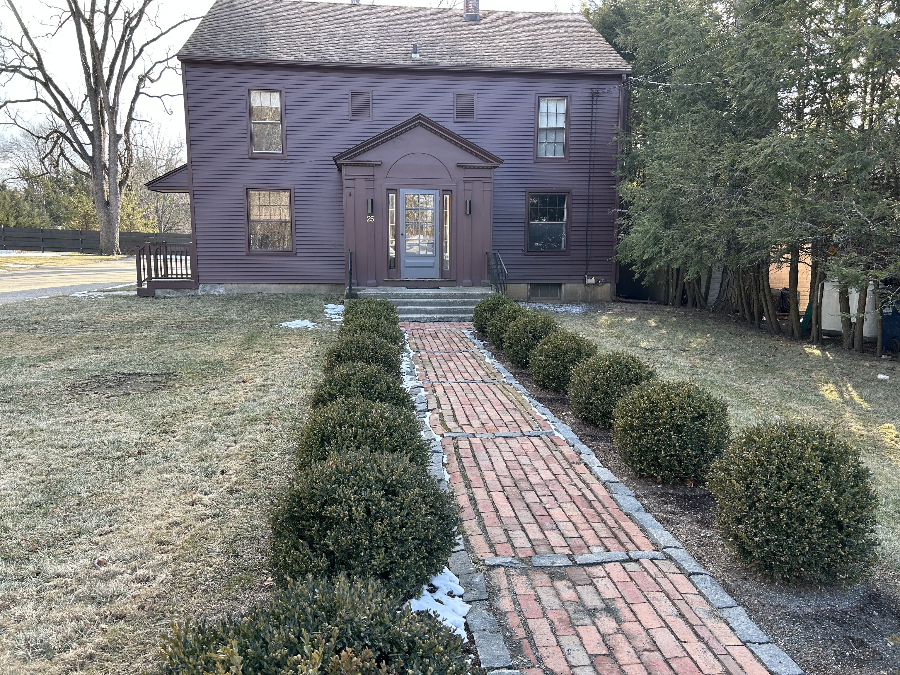 25 West Main Street 1
