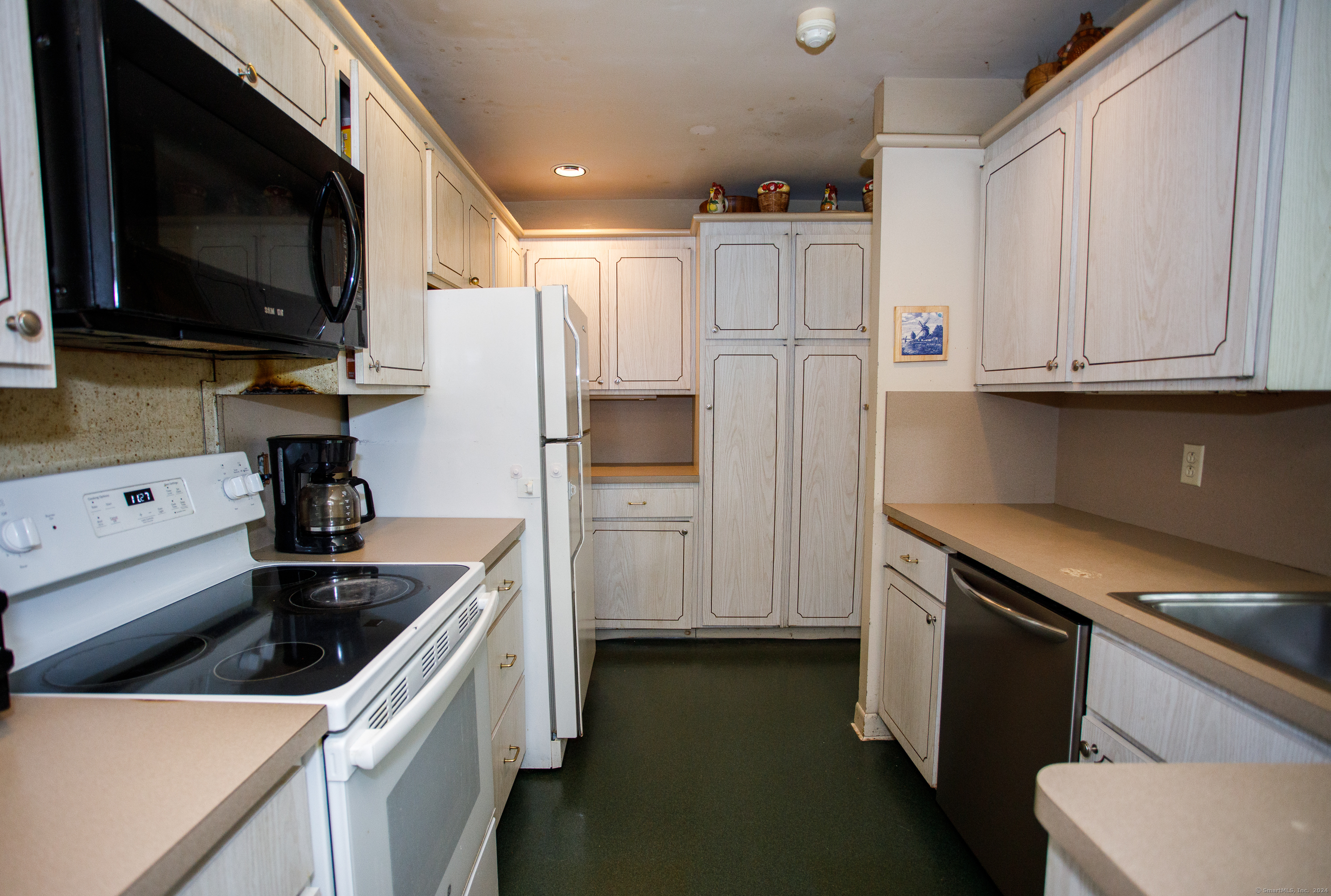 2 Butternut Drive, Norwich, Connecticut image 12