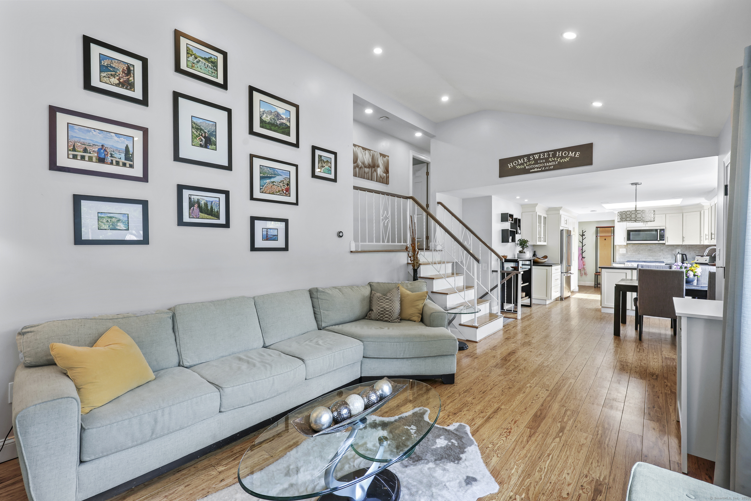 Simsbury, Connecticut 06089, United States, 3 Bedrooms Bedrooms, ,2 BathroomsBathrooms,Residential,Coming Soon,178454