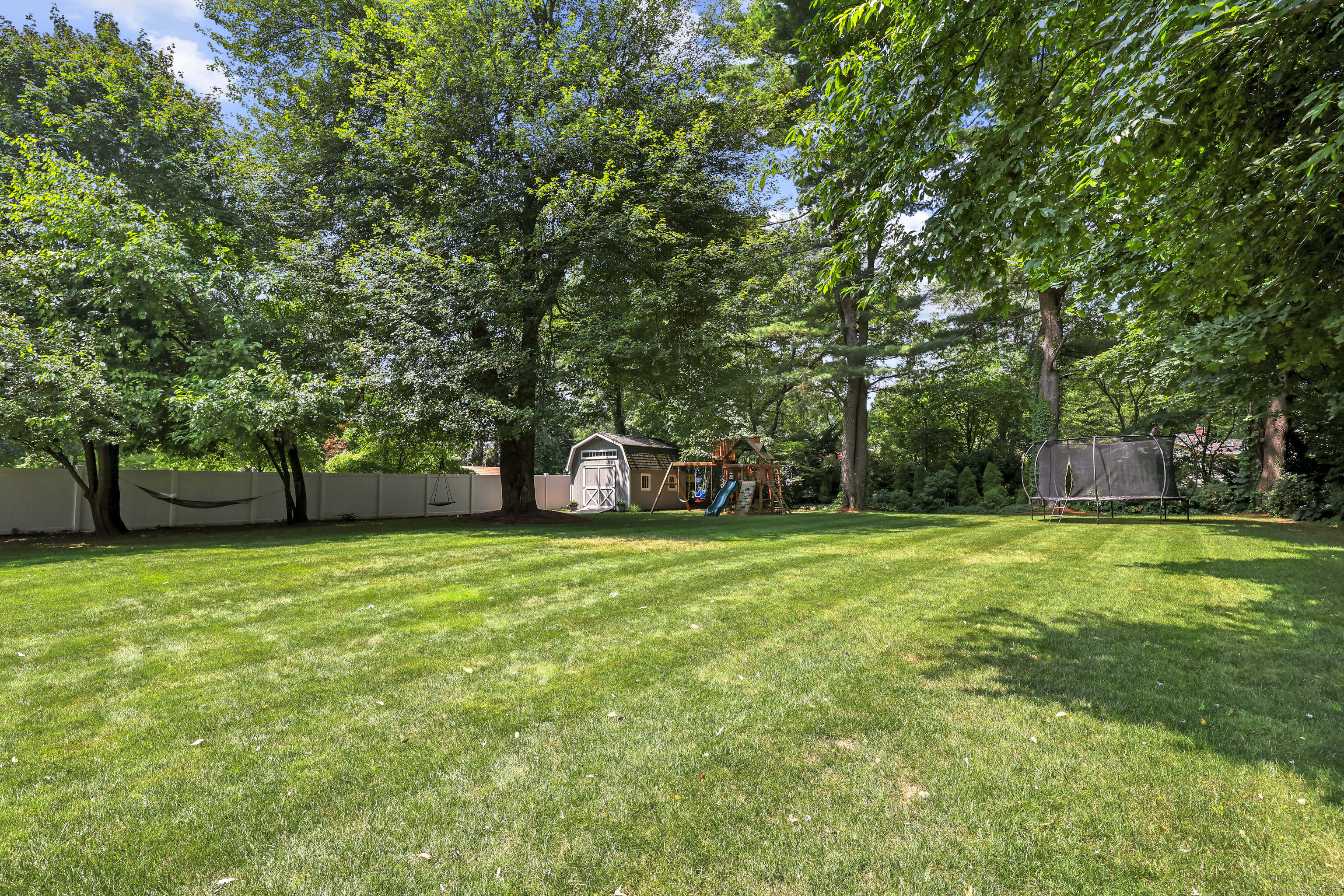 Simsbury, Connecticut 06089, United States, 3 Bedrooms Bedrooms, ,2 BathroomsBathrooms,Residential,Coming Soon,178454