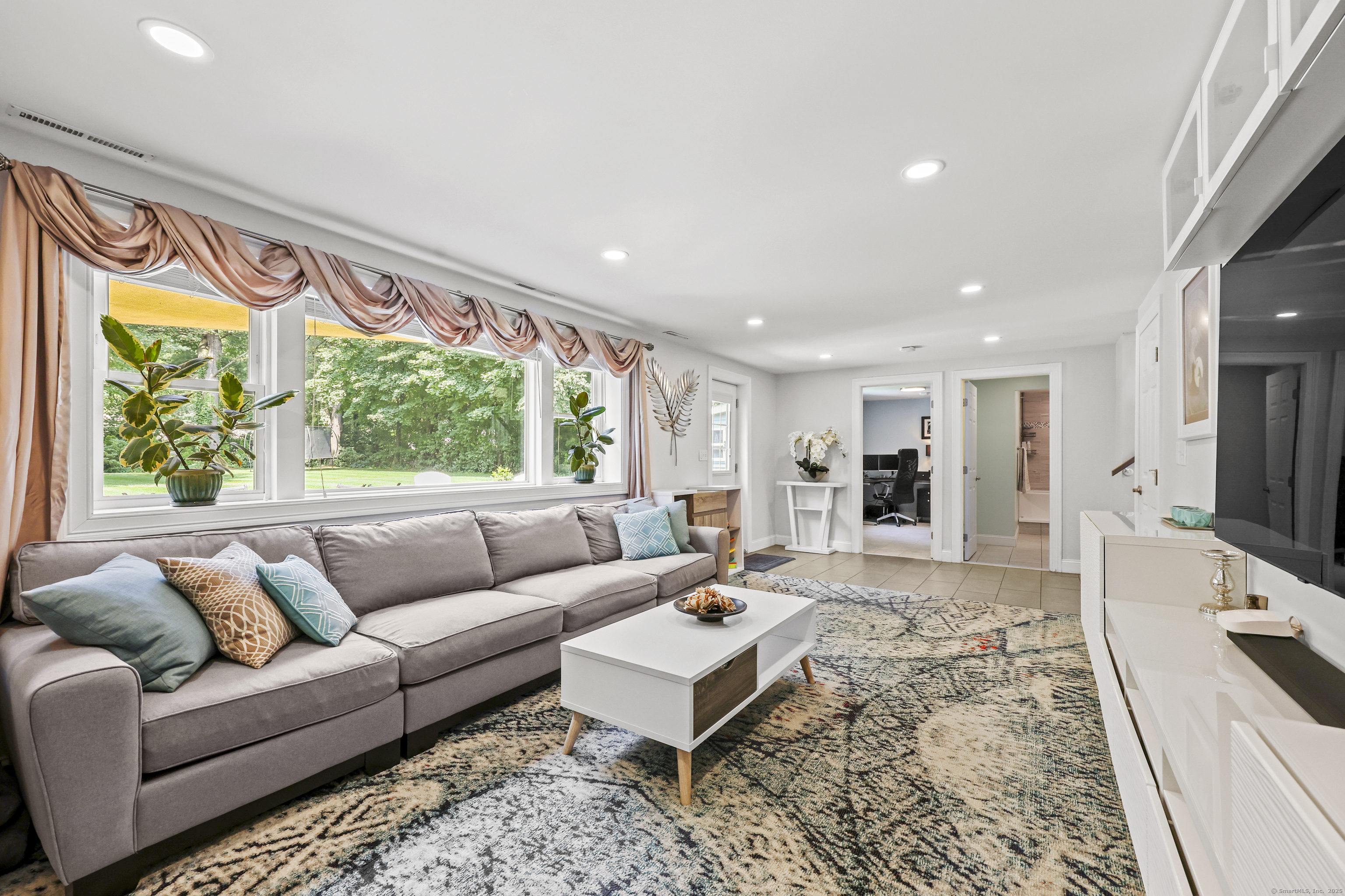 Simsbury, Connecticut 06089, United States, 3 Bedrooms Bedrooms, ,2 BathroomsBathrooms,Residential,Coming Soon,178454