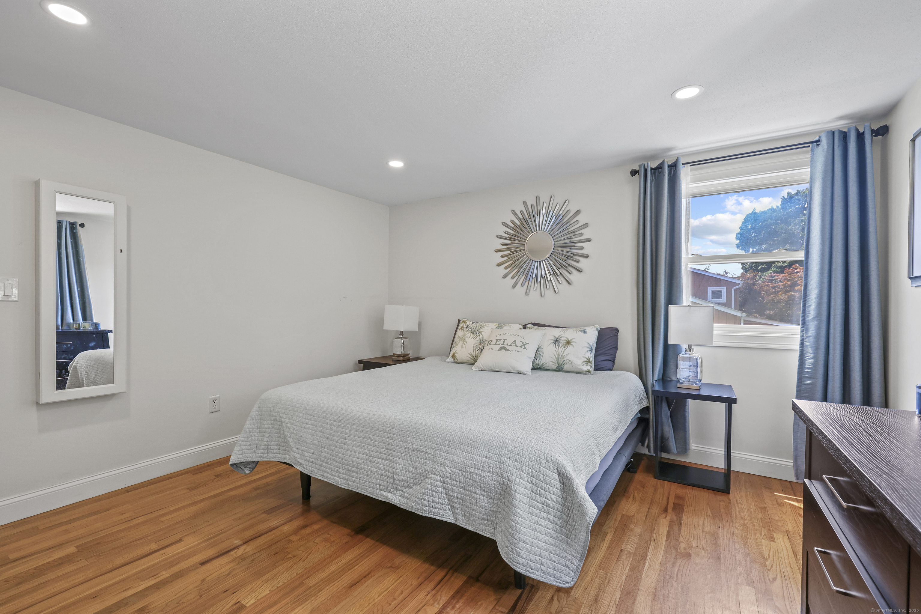 Simsbury, Connecticut 06089, United States, 3 Bedrooms Bedrooms, ,2 BathroomsBathrooms,Residential,Coming Soon,178454