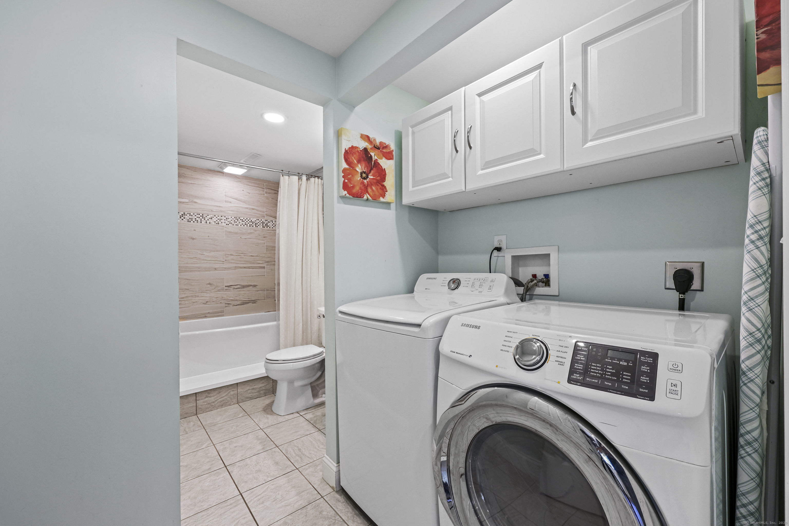 Simsbury, Connecticut 06089, United States, 3 Bedrooms Bedrooms, ,2 BathroomsBathrooms,Residential,Coming Soon,178454