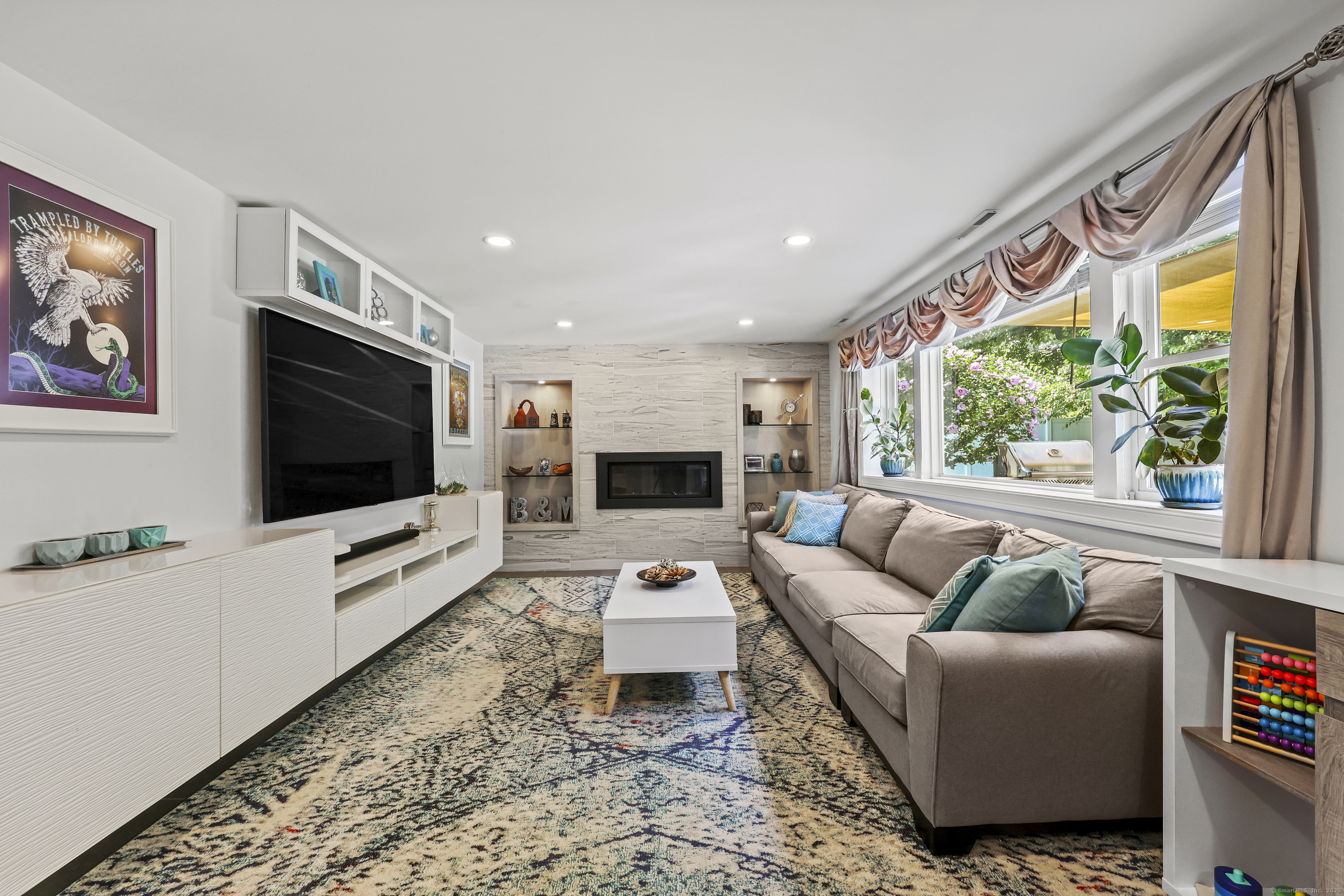 Simsbury, Connecticut 06089, United States, 3 Bedrooms Bedrooms, ,2 BathroomsBathrooms,Residential,Coming Soon,178454