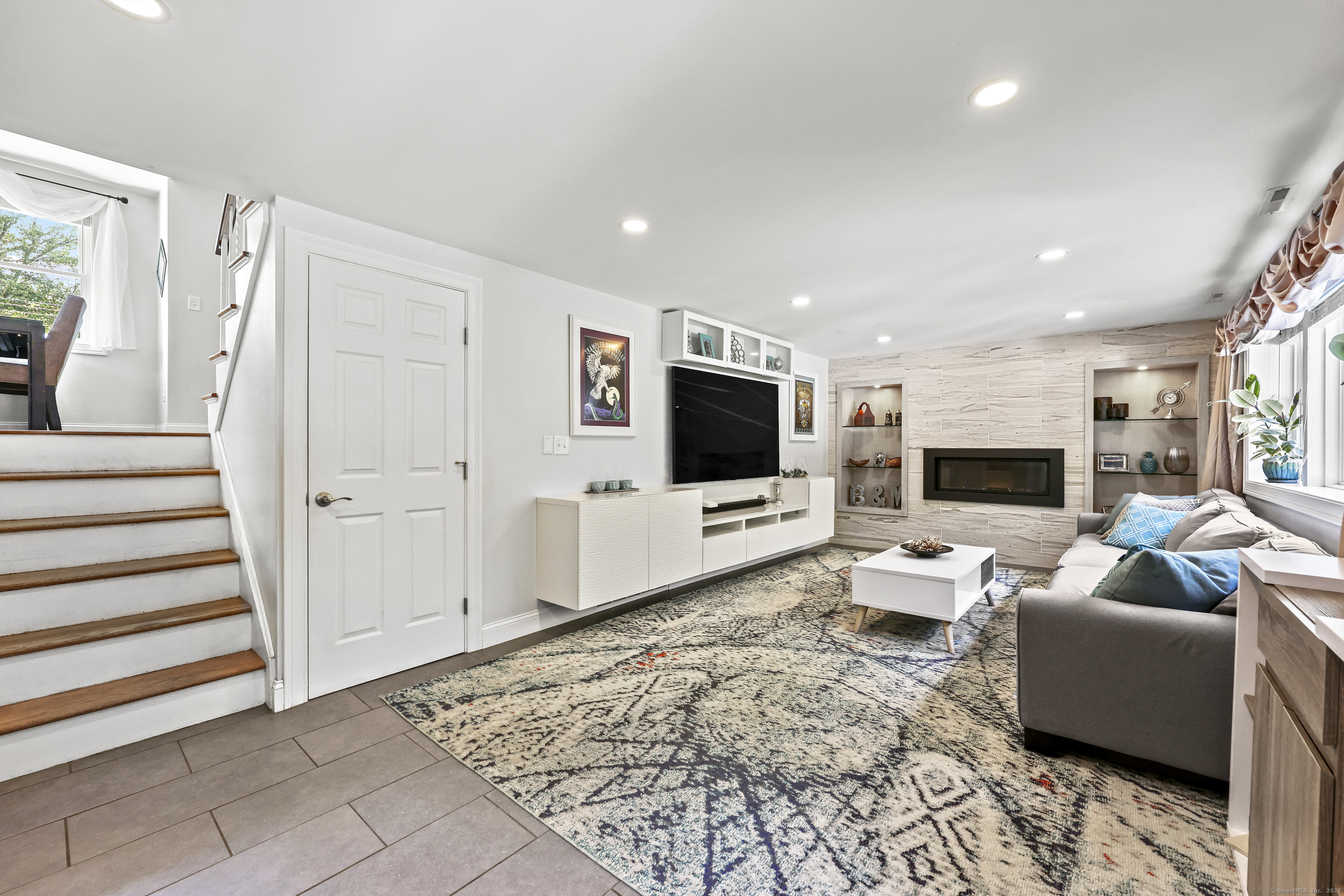 Simsbury, Connecticut 06089, United States, 3 Bedrooms Bedrooms, ,2 BathroomsBathrooms,Residential,Coming Soon,178454