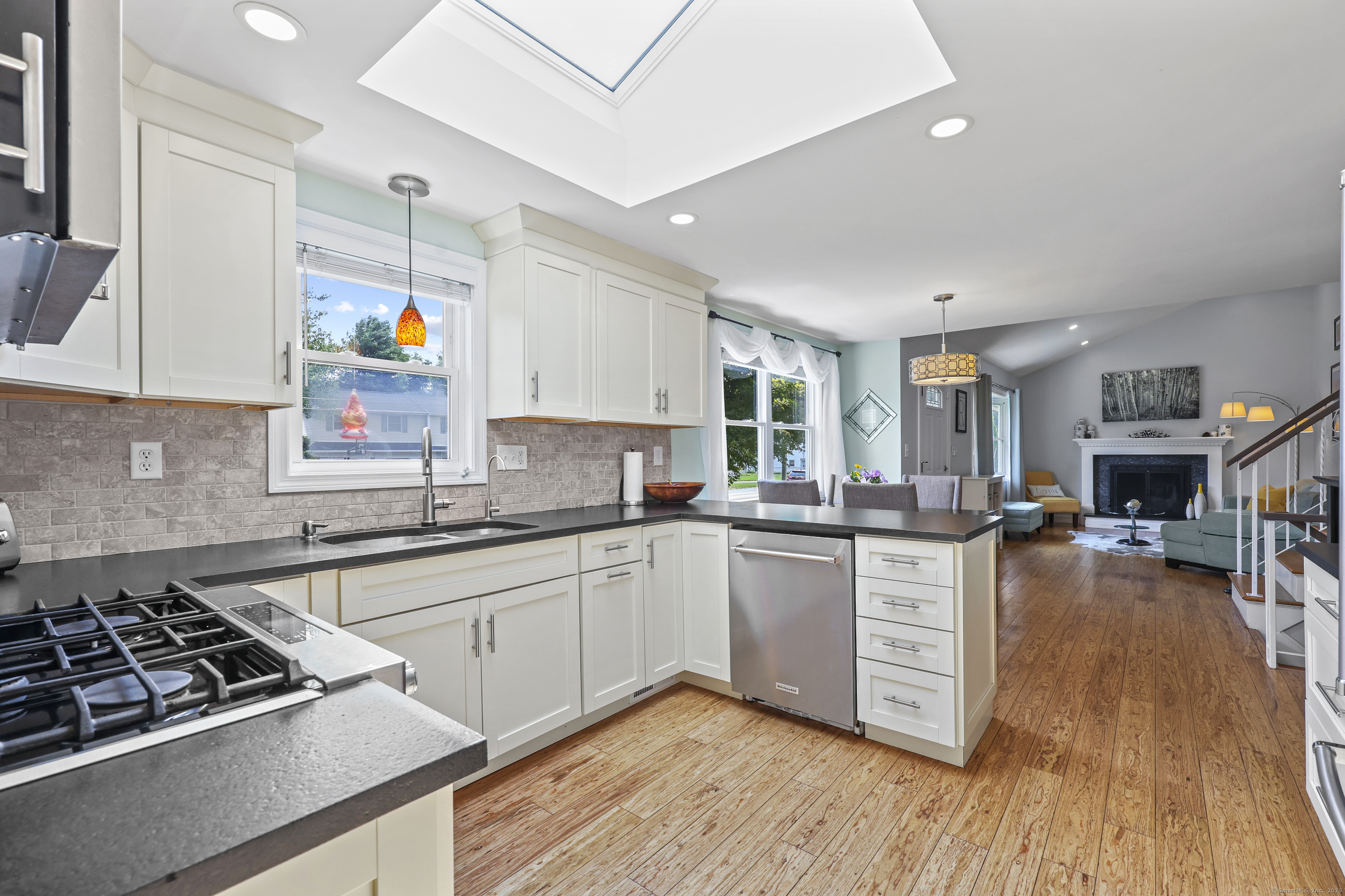 Simsbury, Connecticut 06089, United States, 3 Bedrooms Bedrooms, ,2 BathroomsBathrooms,Residential,Coming Soon,178454