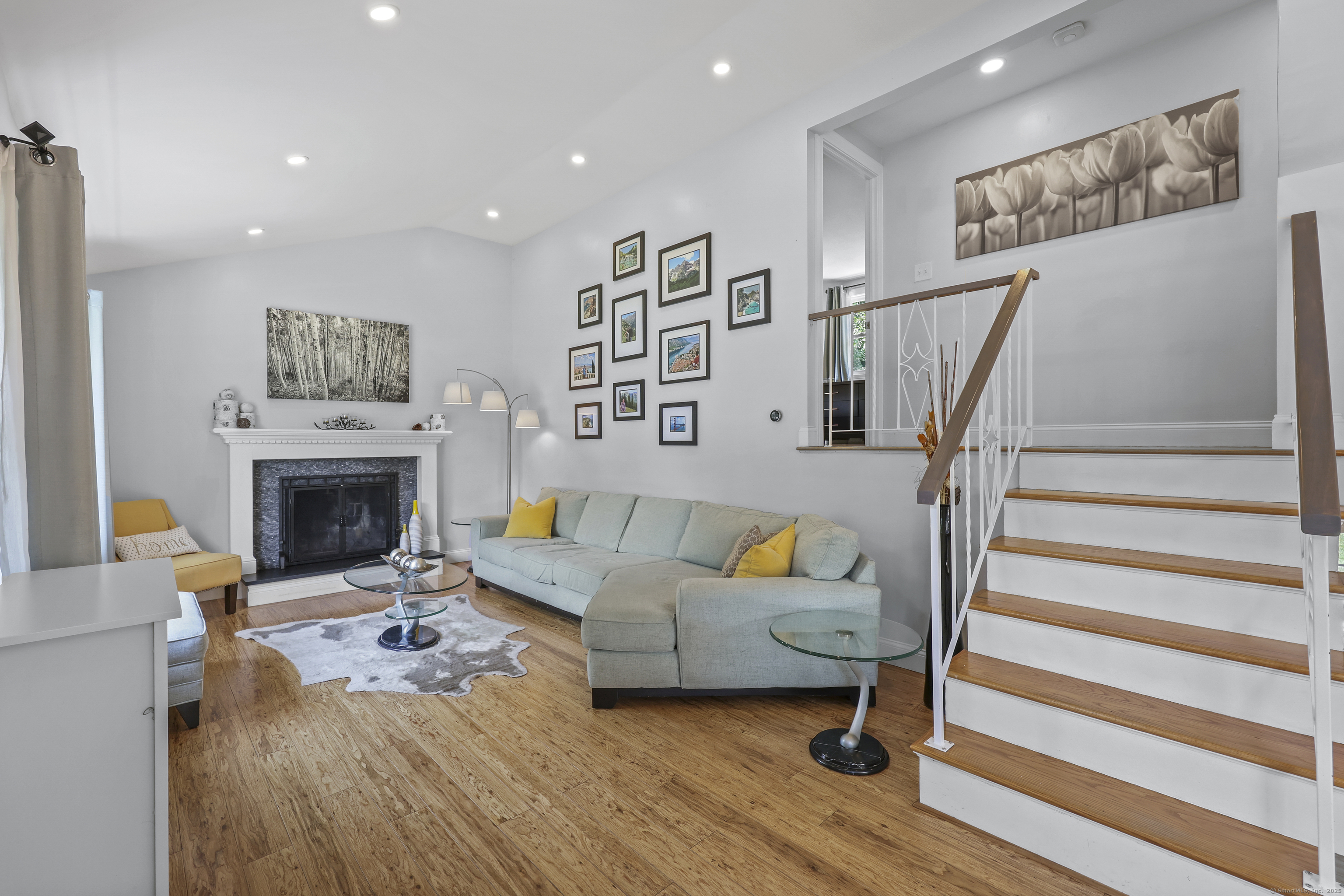 Simsbury, Connecticut 06089, United States, 3 Bedrooms Bedrooms, ,2 BathroomsBathrooms,Residential,Coming Soon,178454