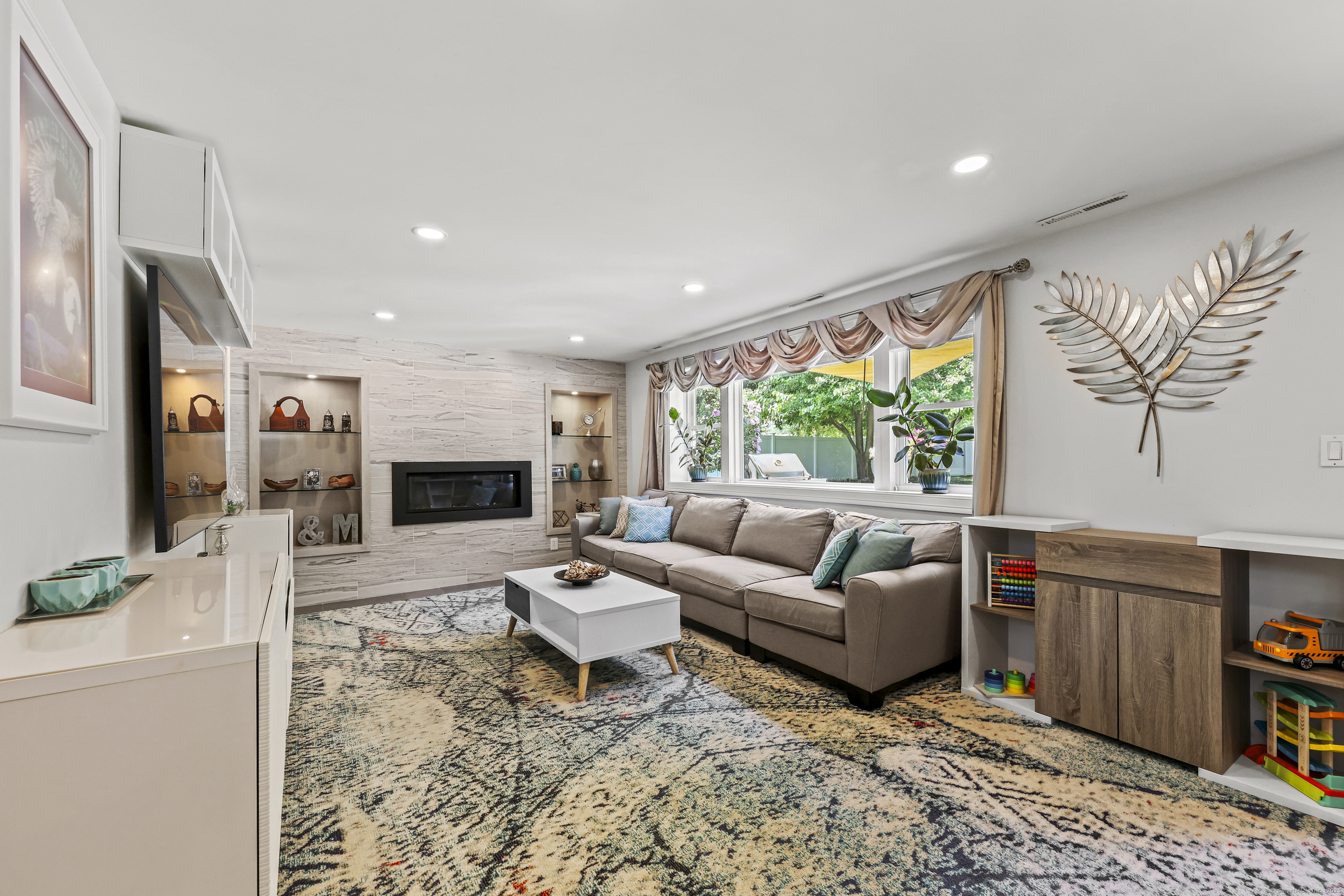 Simsbury, Connecticut 06089, United States, 3 Bedrooms Bedrooms, ,2 BathroomsBathrooms,Residential,Coming Soon,178454