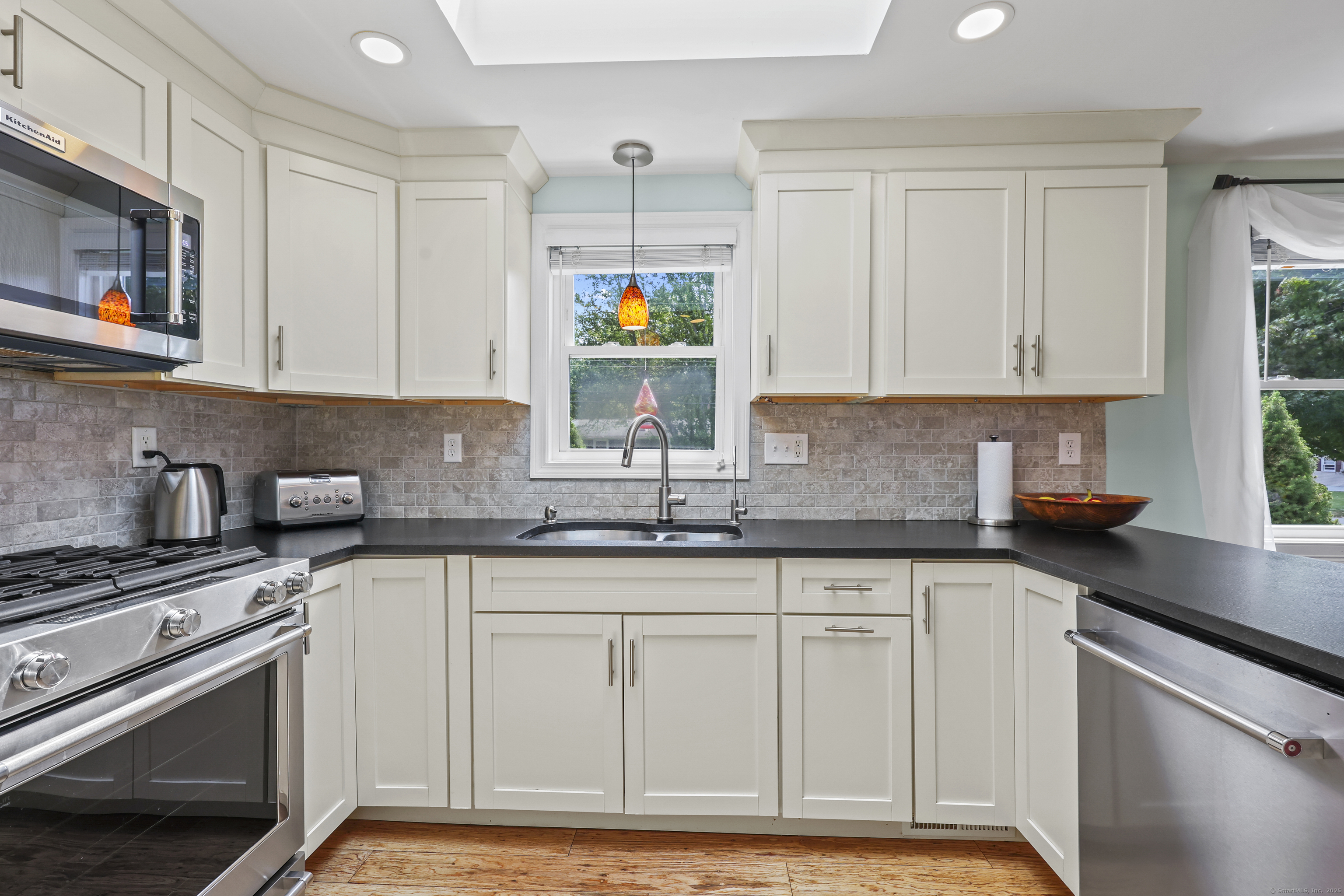 Simsbury, Connecticut 06089, United States, 3 Bedrooms Bedrooms, ,2 BathroomsBathrooms,Residential,Coming Soon,178454