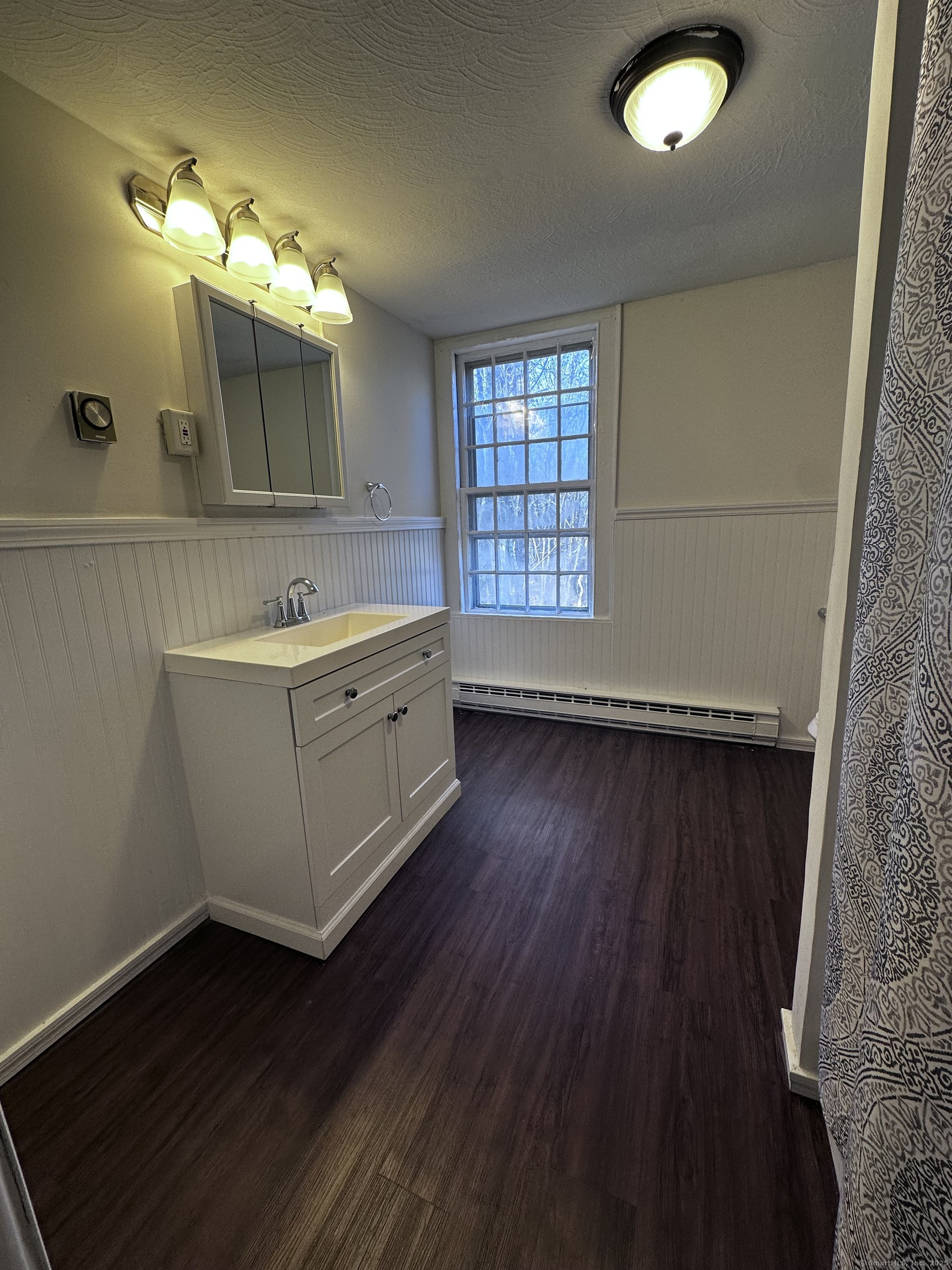 1281 Durham Road, Madison, Connecticut - 2 Bedrooms  
1 Bathrooms  
5 Rooms - 