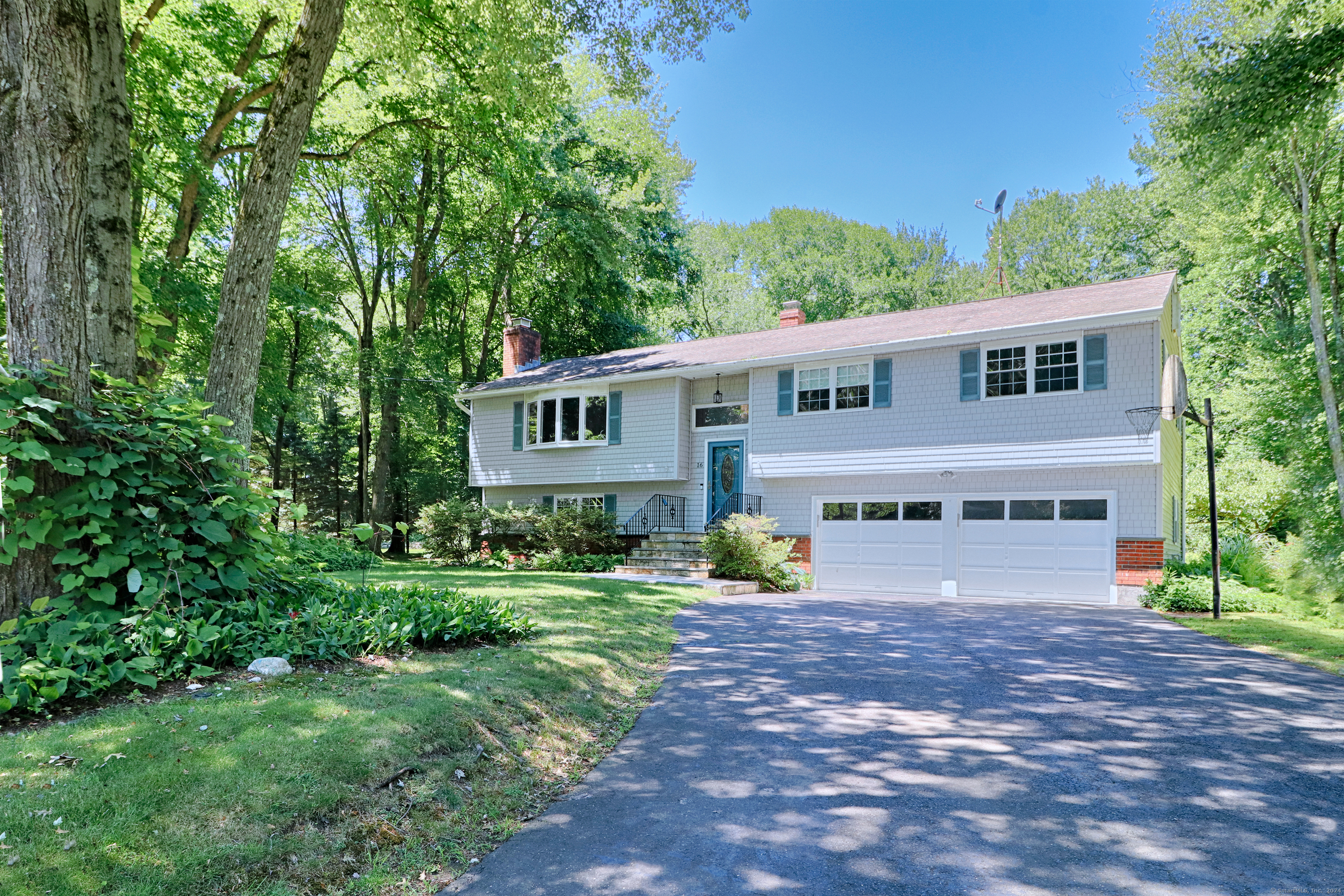 Property for Sale at 16 Green Acres Lane, Trumbull, Connecticut - Bedrooms: 3 
Bathrooms: 2 
Rooms: 7  - $600,000