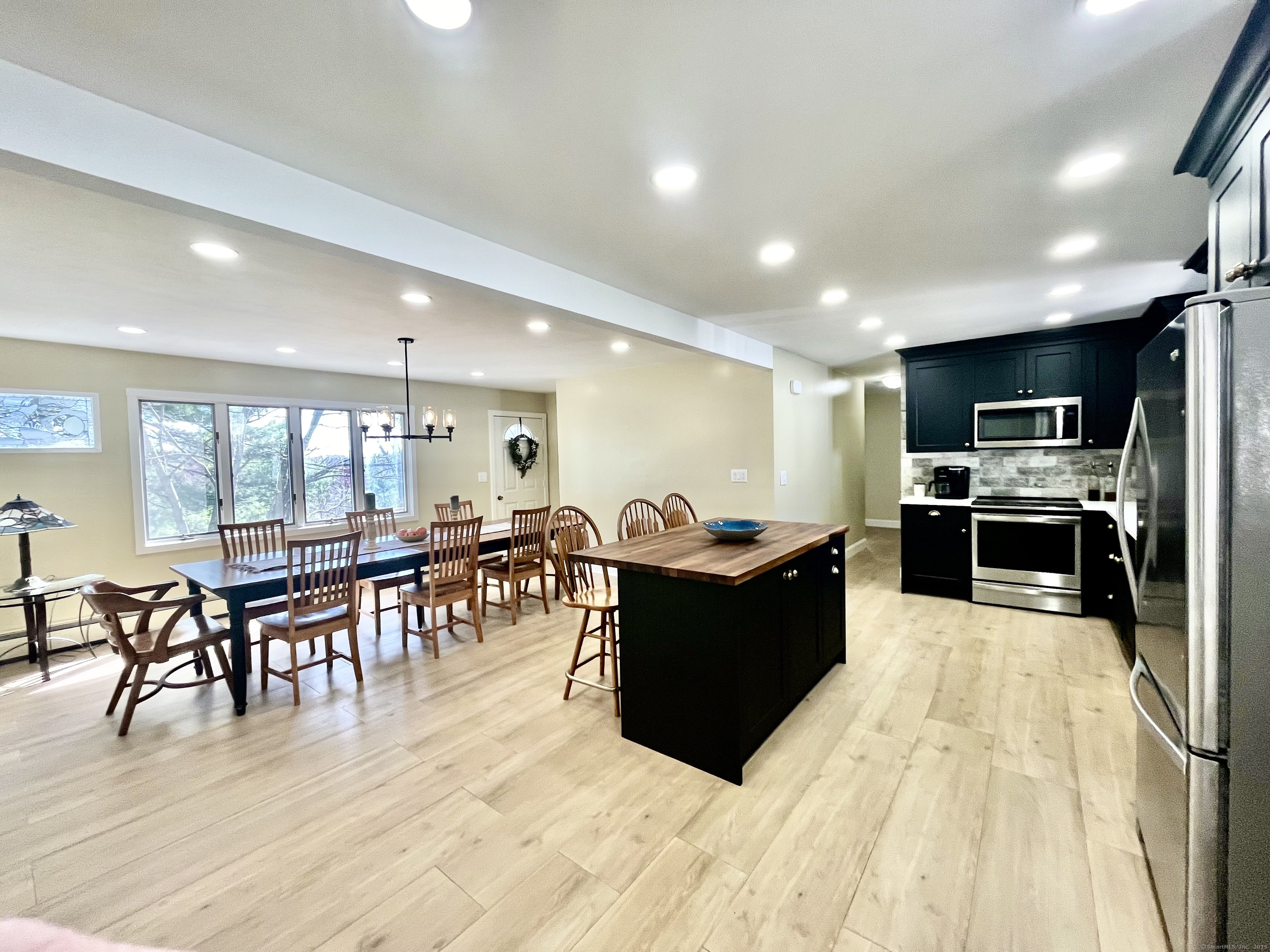 Monteith Street, West Haven, Connecticut - 3 Bedrooms  
2 Bathrooms  
6 Rooms - 
