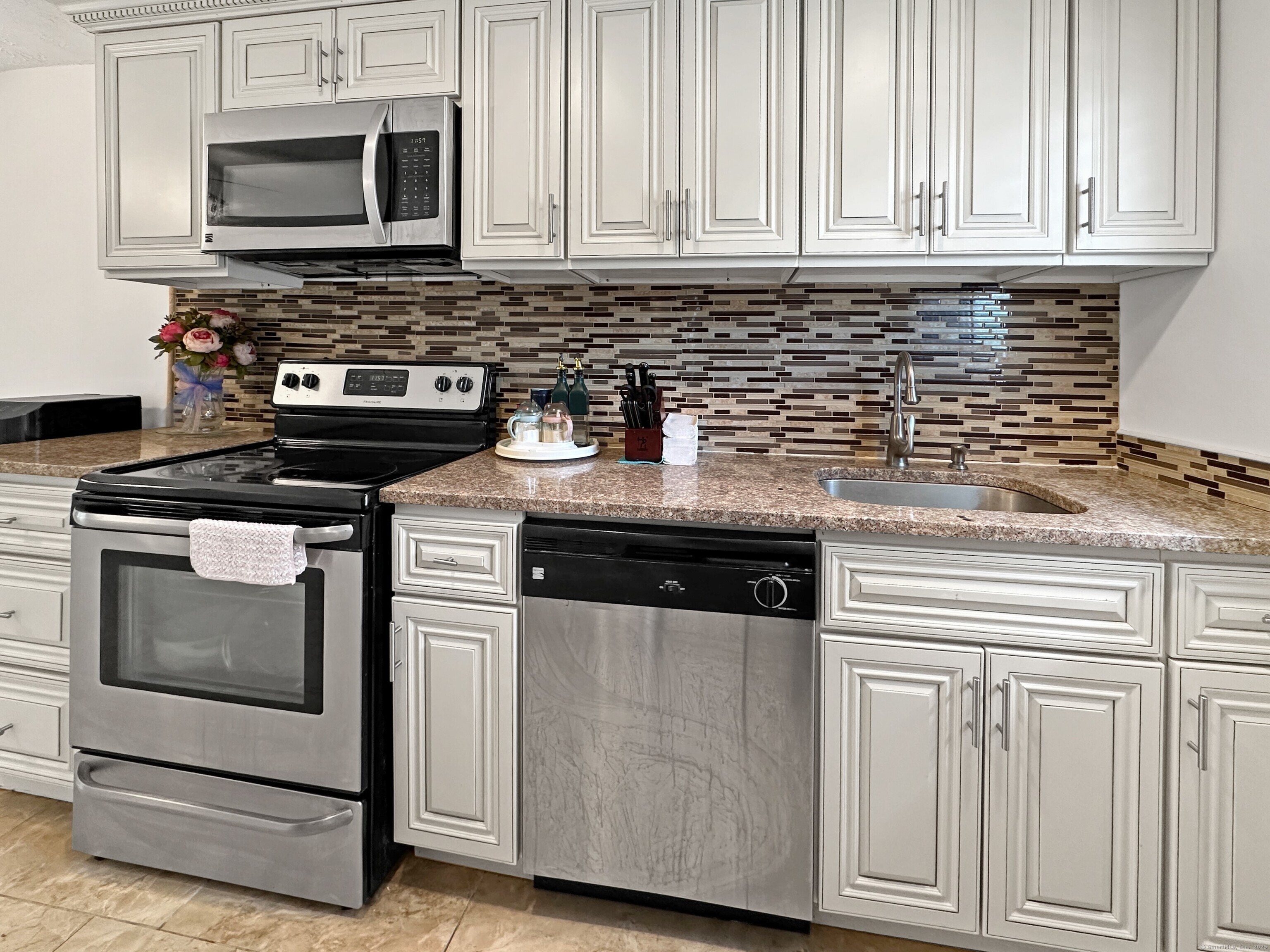 132 Woodland Drive #APT D, Montville, Connecticut image 11