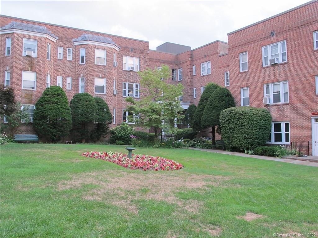 Rental Property at 70 Strawberry Hill Avenue 5-2C, Stamford, Connecticut - Bedrooms: 2 
Bathrooms: 1 
Rooms: 4  - $2,500 MO.