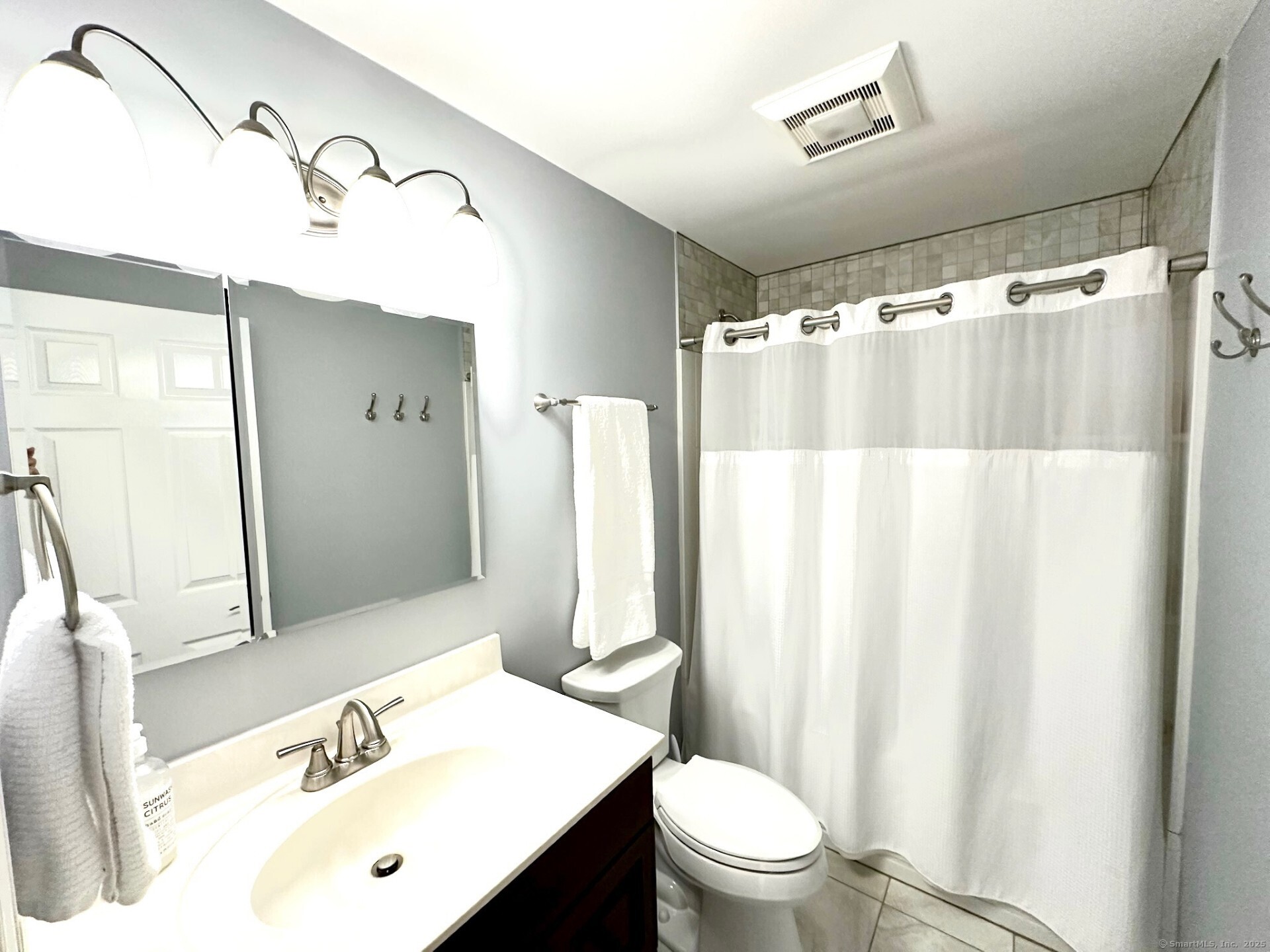 33 Waterview Drive, Windsor, Connecticut image 8