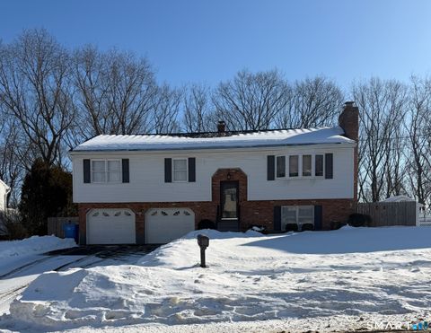 Homes For Sale - 31 Kendall Circle<br/> Waterbury, CT 06708