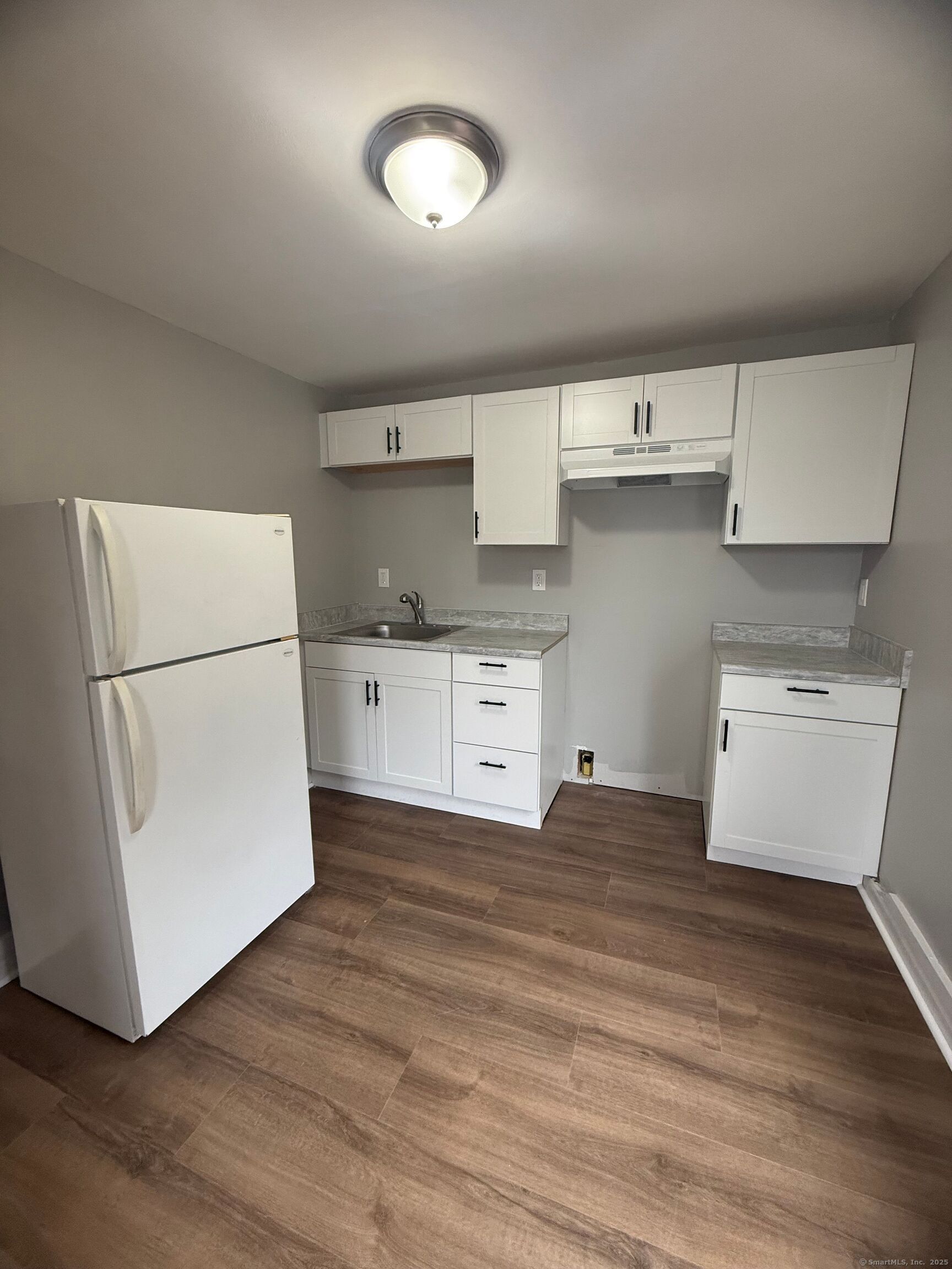 Rental Property at Longworth Avenue 2, Middletown, Connecticut - Bedrooms: 1 
Bathrooms: 1 
Rooms: 4  - $1,595 MO.