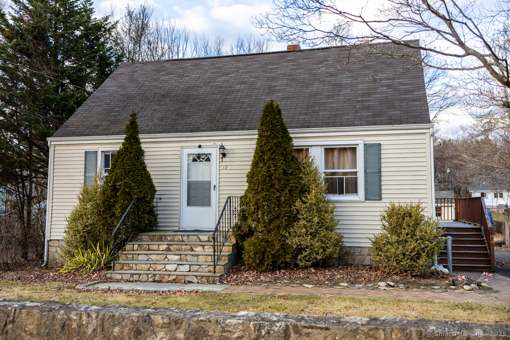 Property for Sale at 126 Red Oak Road, Bridgeport, Connecticut - Bedrooms: 4 
Bathrooms: 2 
Rooms: 6  - $353,000