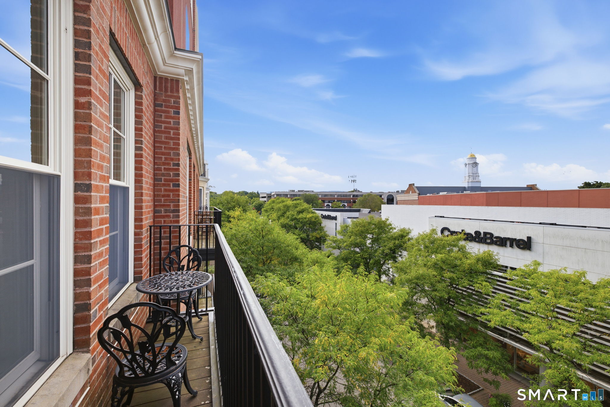 85 Memorial Road 411