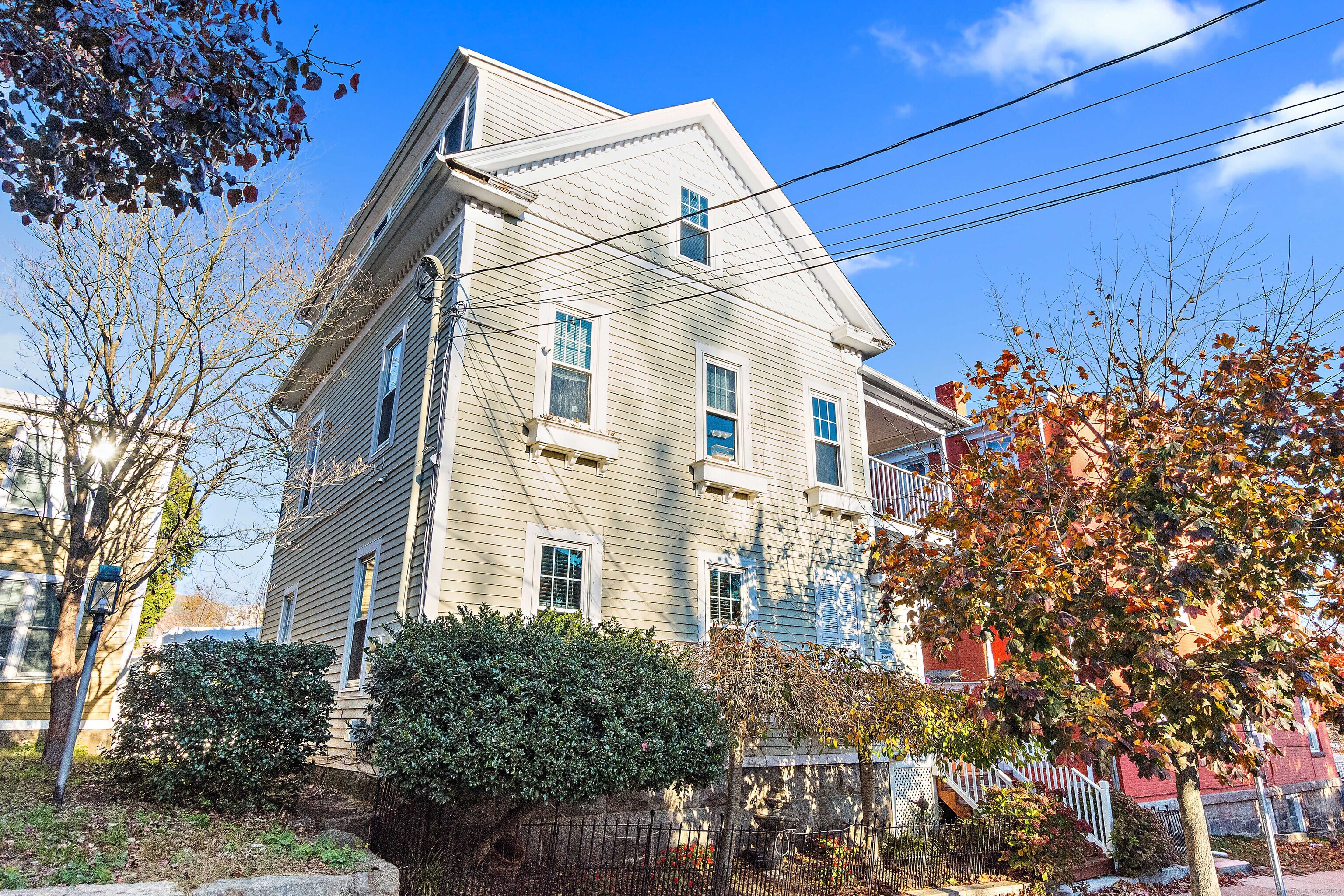 7 Franklin Street, New London, Connecticut - 4 Bedrooms  
3 Bathrooms  
13 Rooms - 